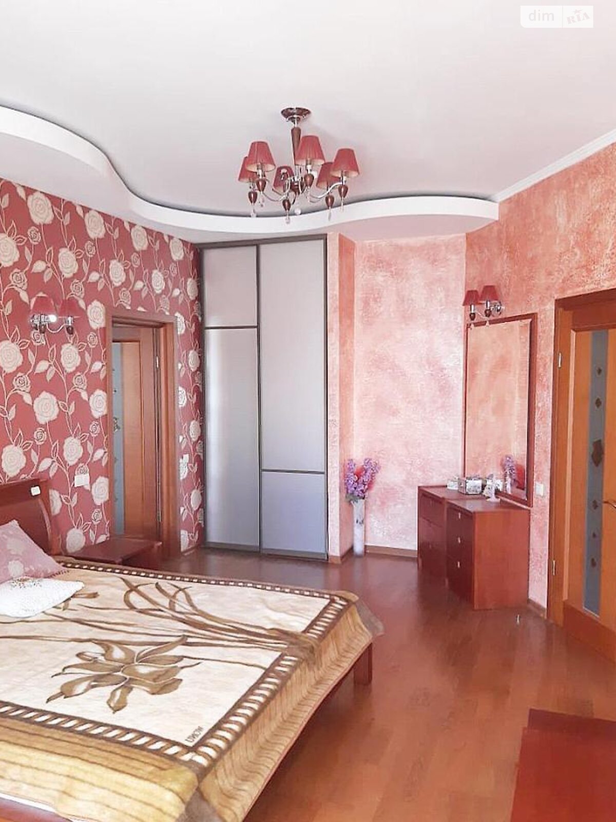 Продажа четырехкомнатной квартиры в Одессе, на ул. Добровольцев 10Б, район Приморский фото 1