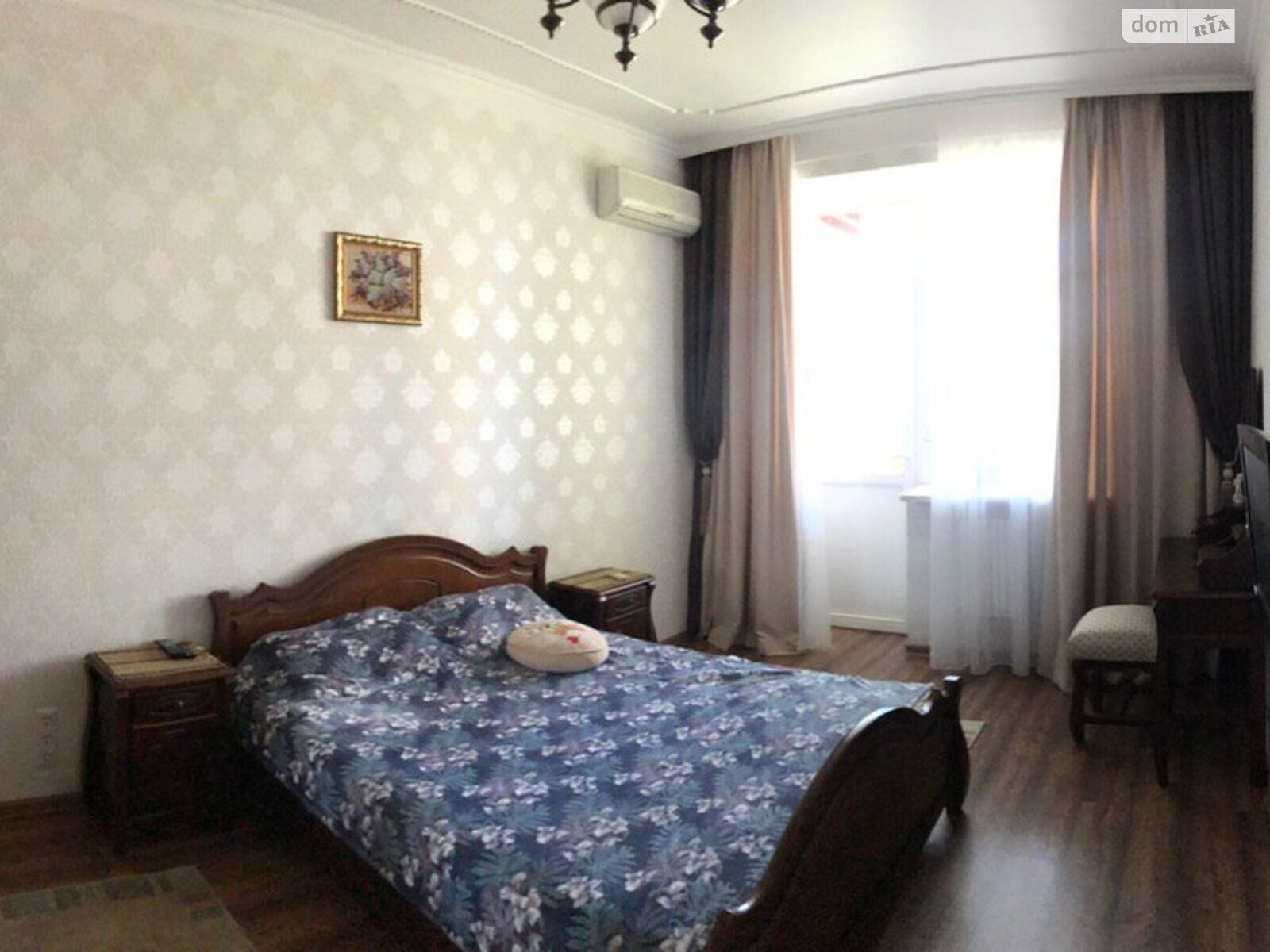 Продаж трикімнатної квартири в Одесі, на вул. Довженка 2, район Приморський фото 1