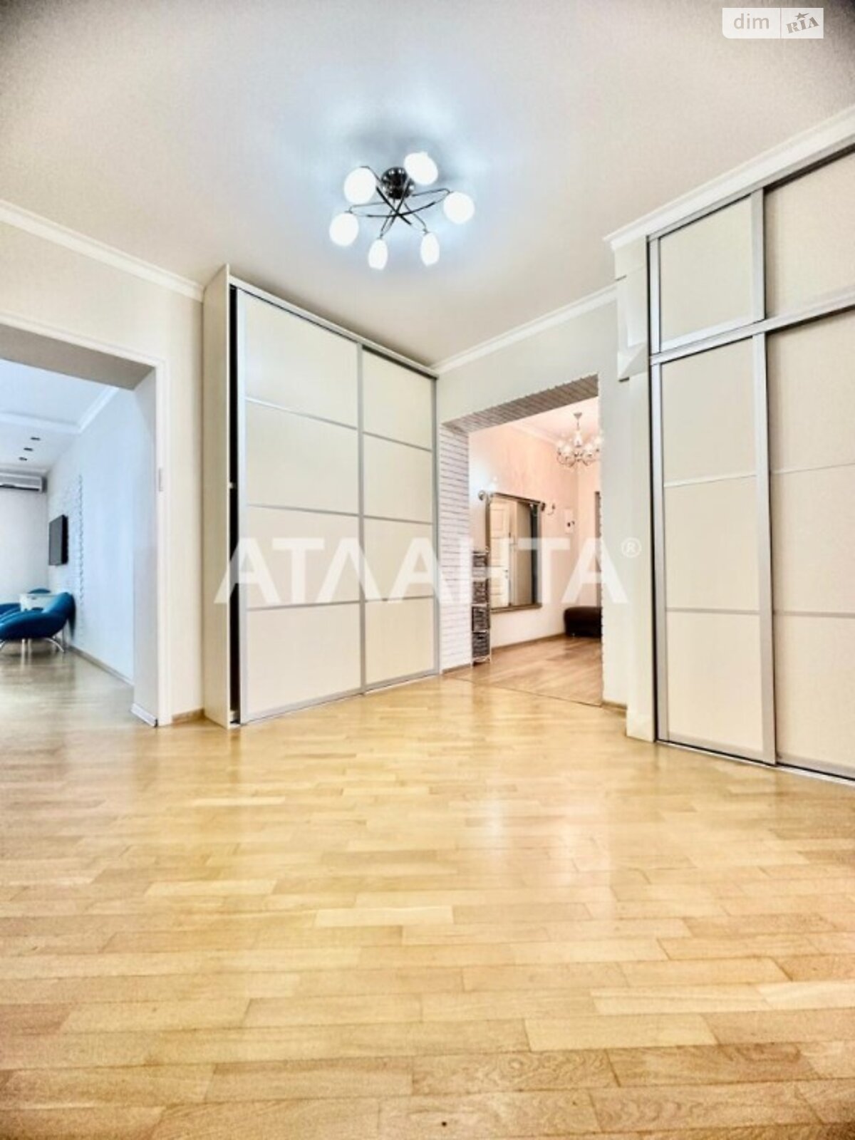 Продажа трехкомнатной квартиры в Одессе, на ул. Довженко, район Приморский фото 1