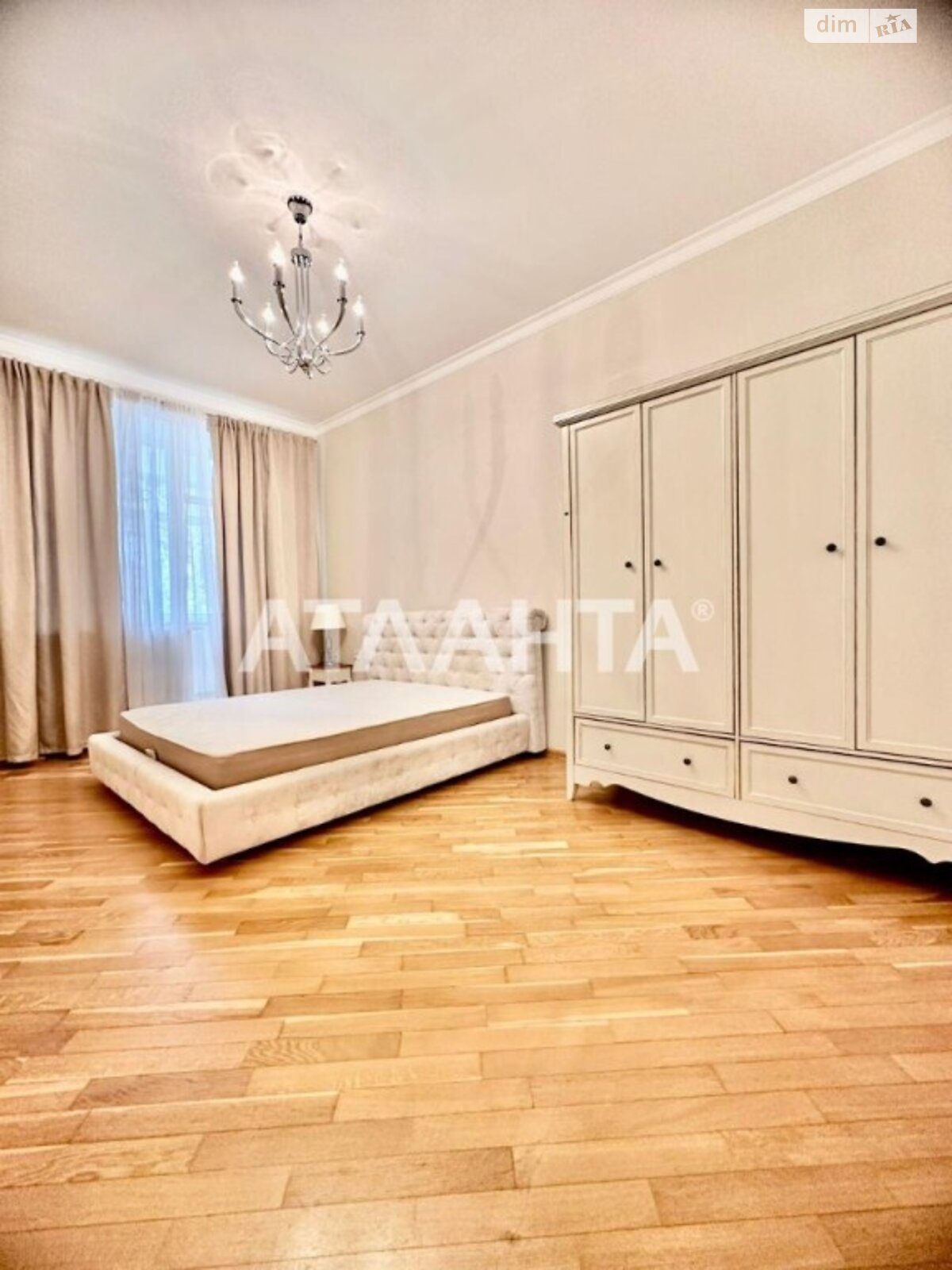 Продажа трехкомнатной квартиры в Одессе, на ул. Довженко, район Приморский фото 1