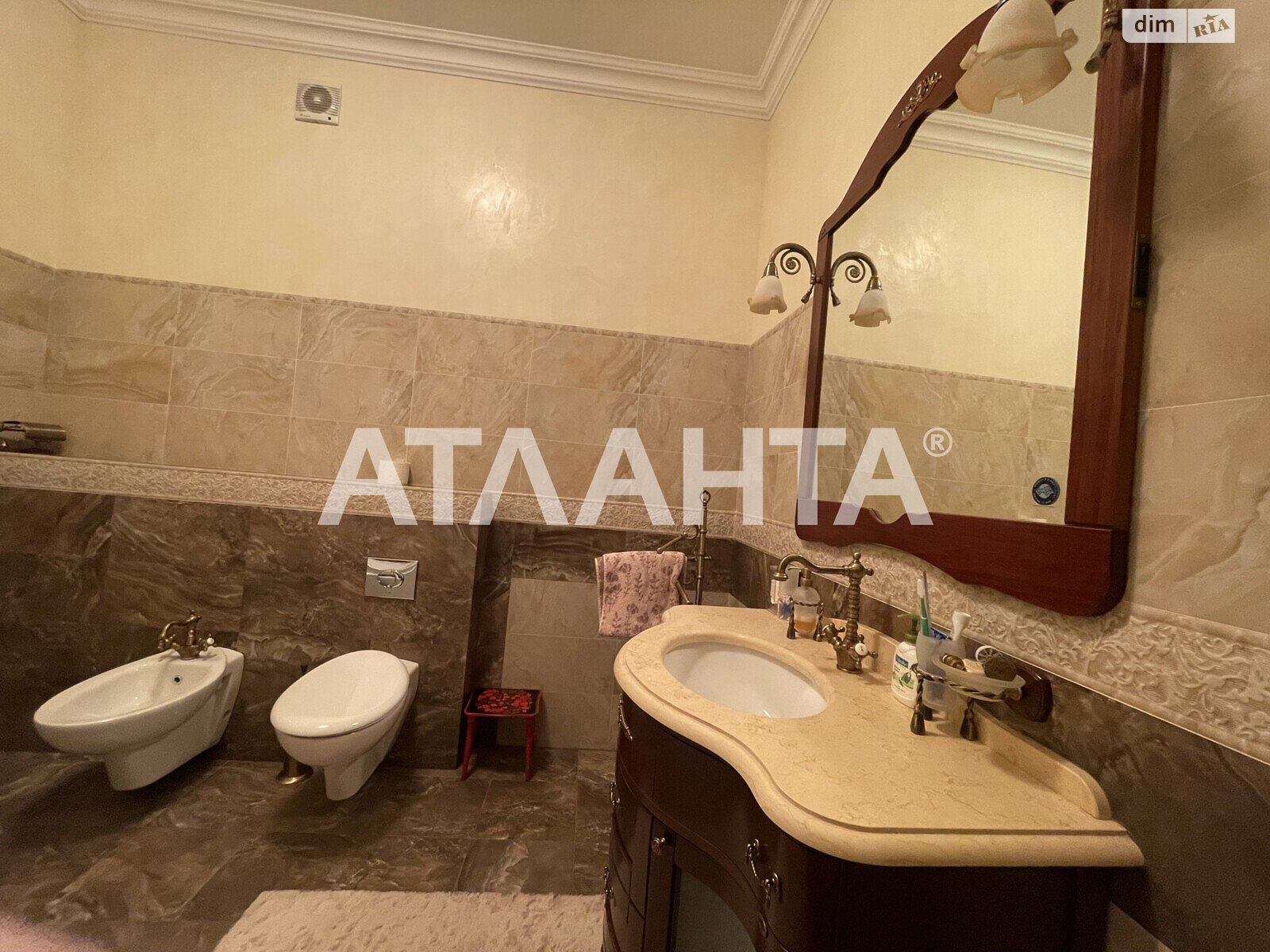 Продаж трикімнатної квартири в Одесі, на вул. Довженка 4А, район Приморський фото 1 Продаж трикімнатної квартири в Одесі, на вул. Довженка 4А, район Приморський фото 1