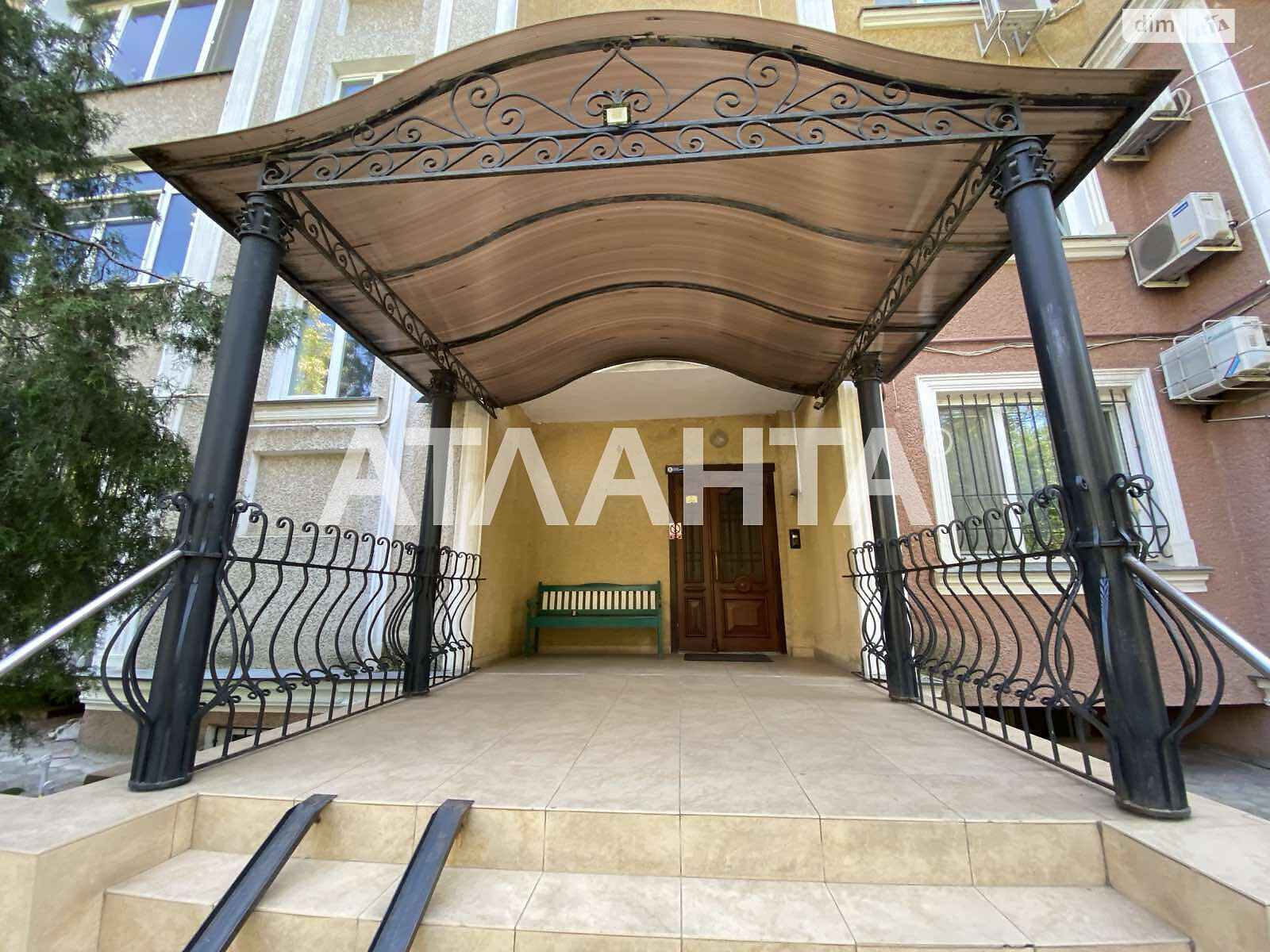 Продаж трикімнатної квартири в Одесі, на вул. Довженка, район Приморський фото 1 Продаж трикімнатної квартири в Одесі, на вул. Довженка, район Приморський фото 1