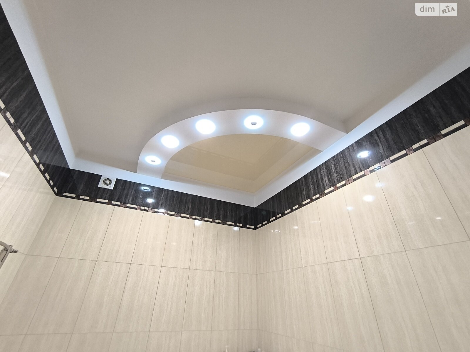 Продажа трехкомнатной квартиры в Одессе, на ул. Довженко 4, район Приморский фото 1 Продажа трехкомнатной квартиры в Одессе, на ул. Довженко 4, район Приморский фото 1