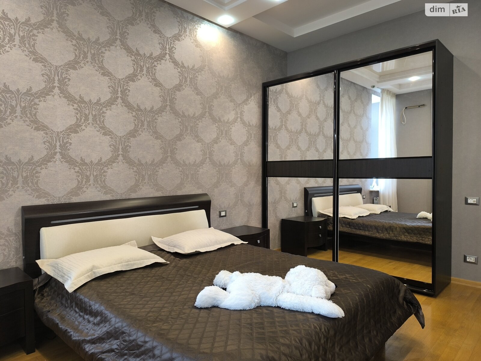 Продажа трехкомнатной квартиры в Одессе, на ул. Довженко 4, район Приморский фото 1 Продажа трехкомнатной квартиры в Одессе, на ул. Довженко 4, район Приморский фото 1