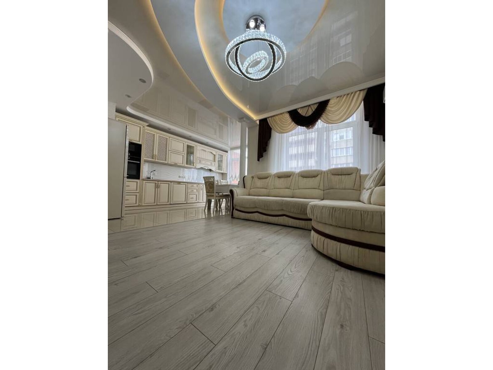 Продажа трехкомнатной квартиры в Одессе, на ул. Дюковская 5, район Приморский фото 1