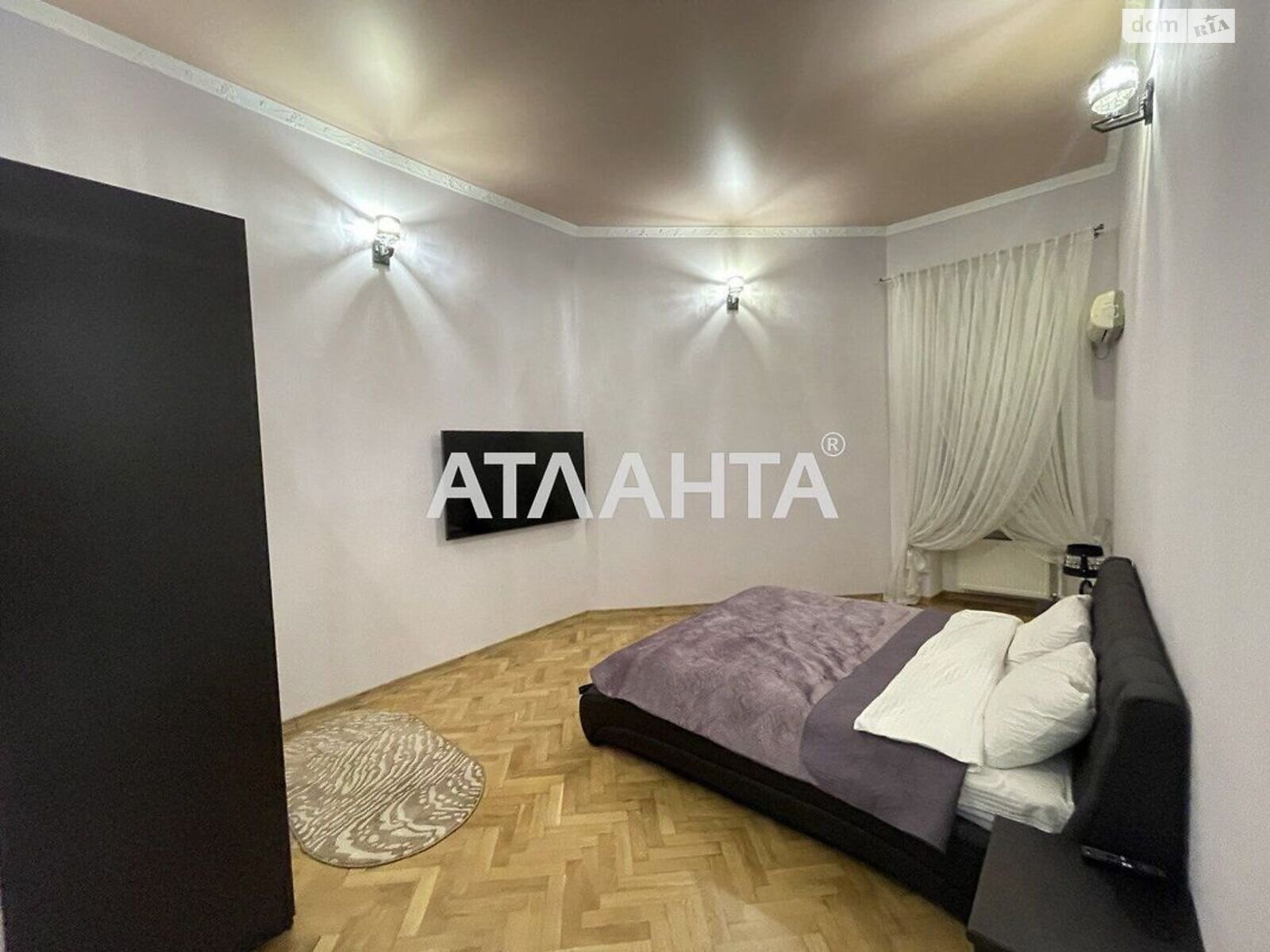 Продаж чотирикімнатної квартири в Одесі, на пл. Катерининська, район Приморський фото 1