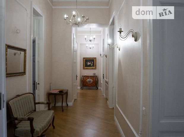 Продажа пятикомнатной квартиры в Одессе, на пл. Екатерининская район Приморский фото 1 Продажа пятикомнатной квартиры в Одессе, на пл. Екатерининская район Приморский фото 1