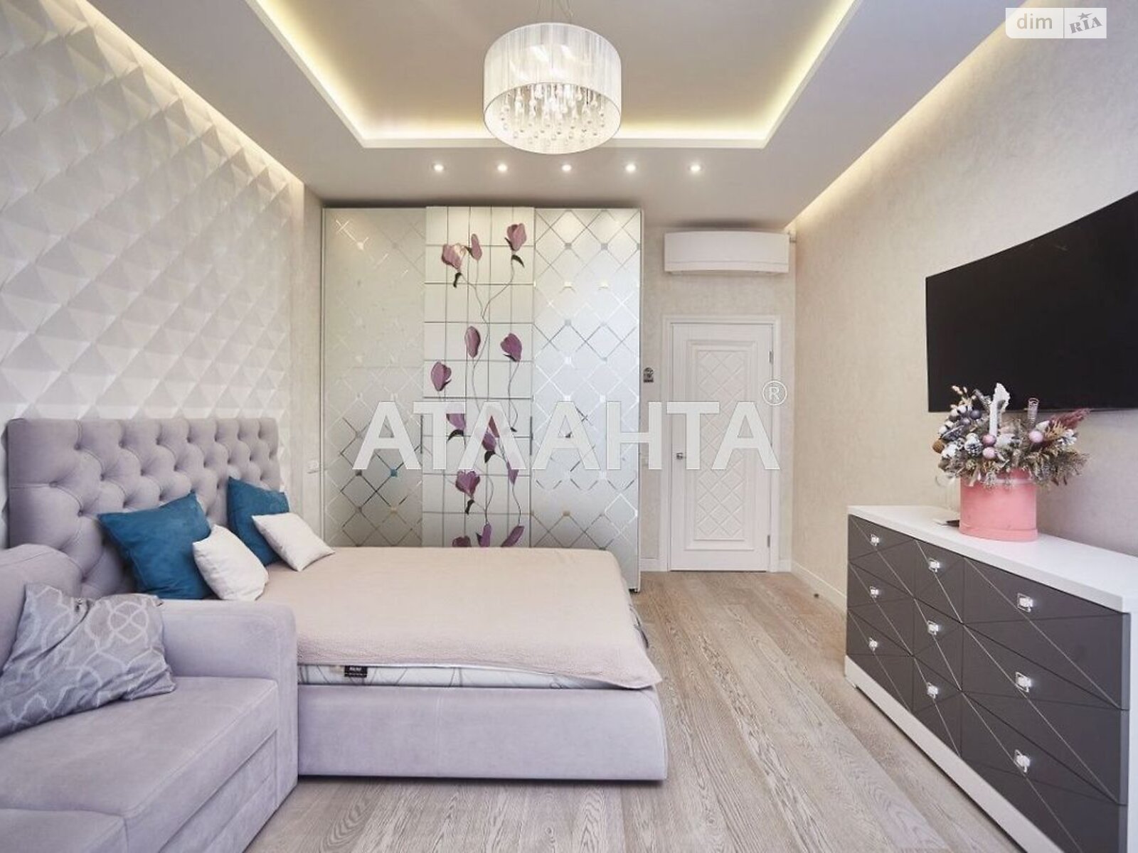 Продажа трехкомнатной квартиры в Одессе, на бул. Французский 60Б, район Аркадия фото 1