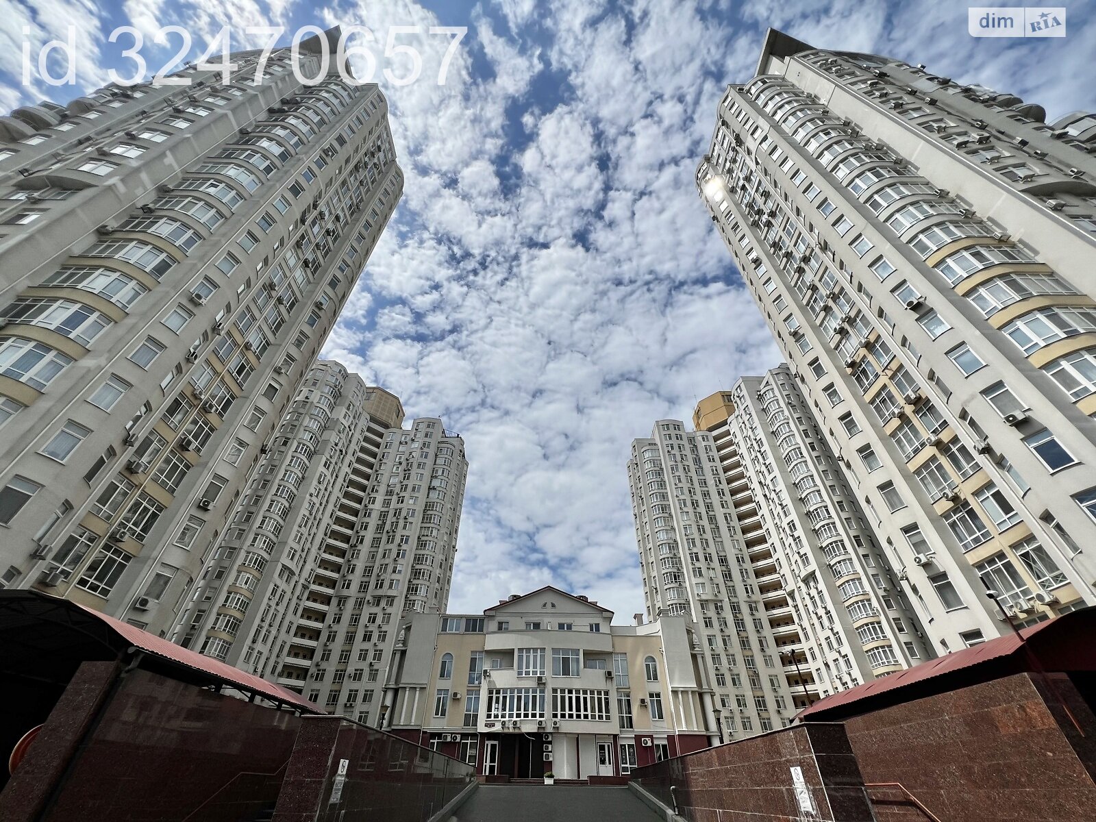 Продаж трикімнатної квартири в Одесі, на бул. Французький, район Приморський фото 1 Продаж трикімнатної квартири в Одесі, на бул. Французький, район Приморський фото 1