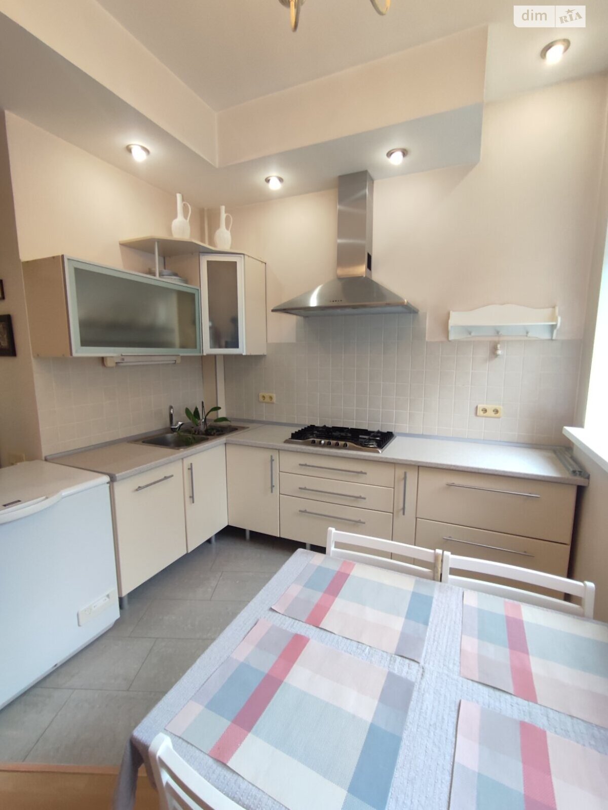 Продаж двокімнатної квартири в Одесі, на бул. Французький, район Приморський фото 1 Продаж двокімнатної квартири в Одесі, на бул. Французький, район Приморський фото 1