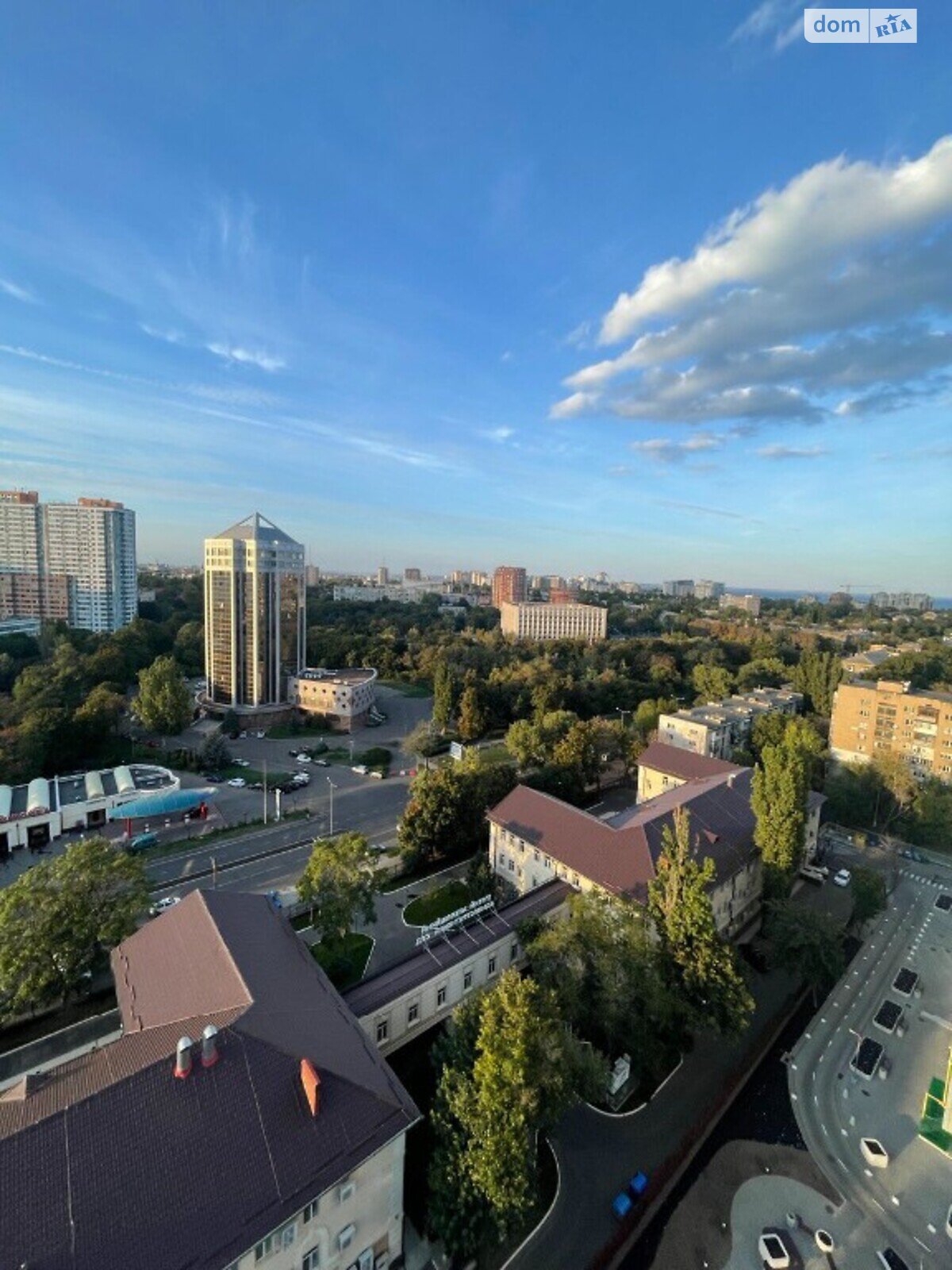 Продаж трикімнатної квартири в Одесі, на просп. Гагаріна 19, район Приморський фото 1