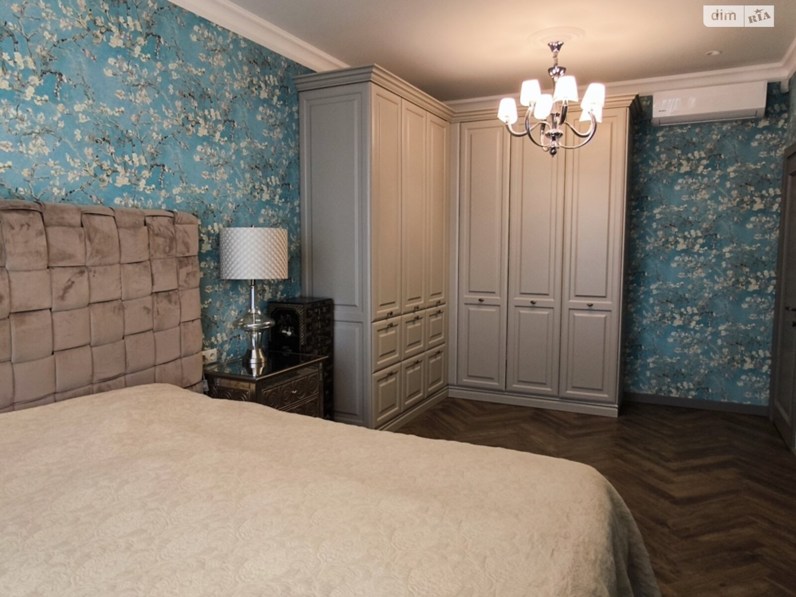 Продажа трехкомнатной квартиры в Одессе, на просп. Гагарина, район Приморский фото 1