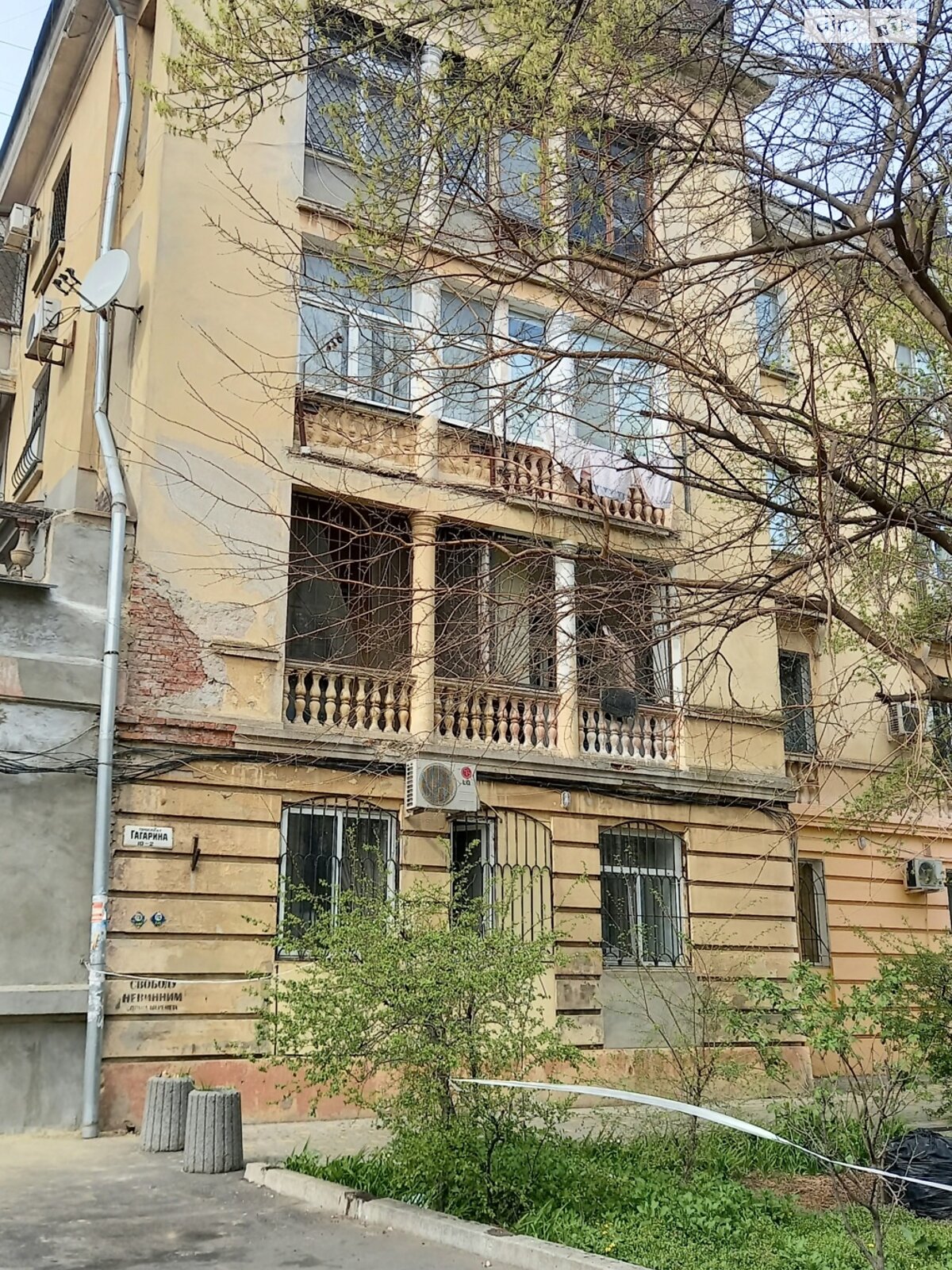 Продажа трехкомнатной квартиры в Одессе, на просп. Гагарина 10, район Приморский фото 1