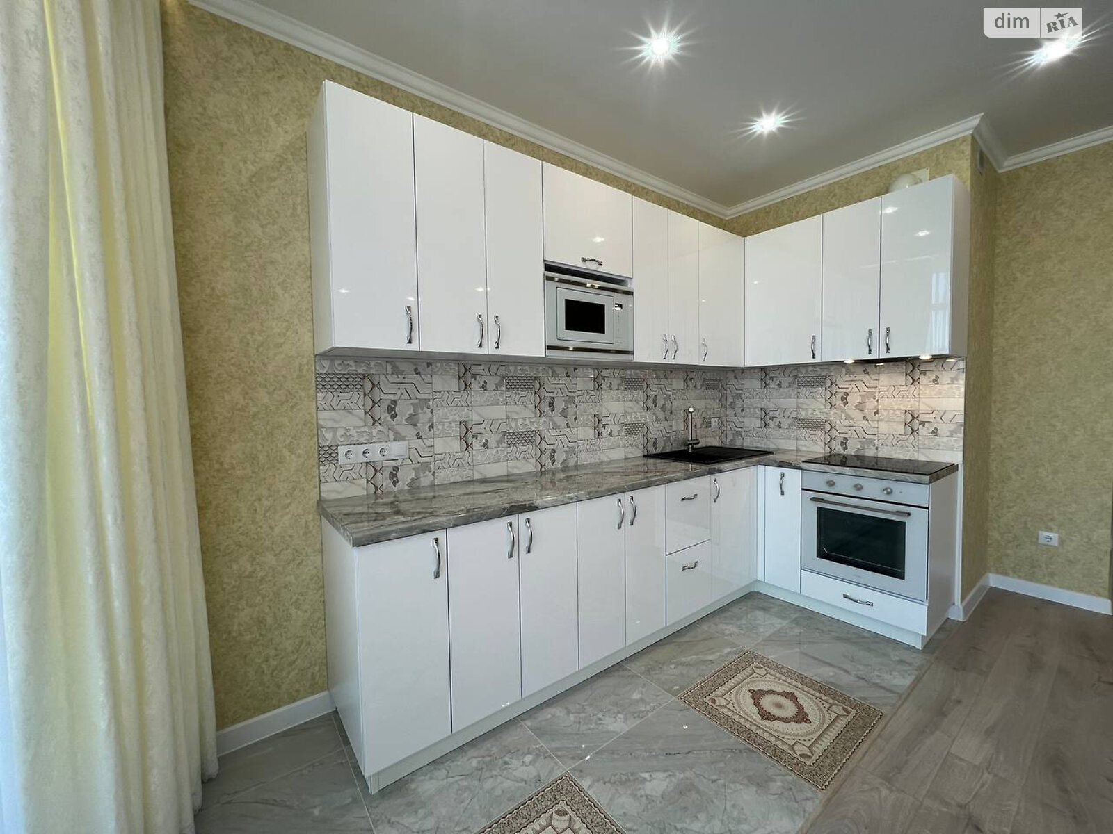 Продаж однокімнатної квартири в Одесі, на просп. Гагаріна, район Приморський фото 1 Продаж однокімнатної квартири в Одесі, на просп. Гагаріна, район Приморський фото 1
