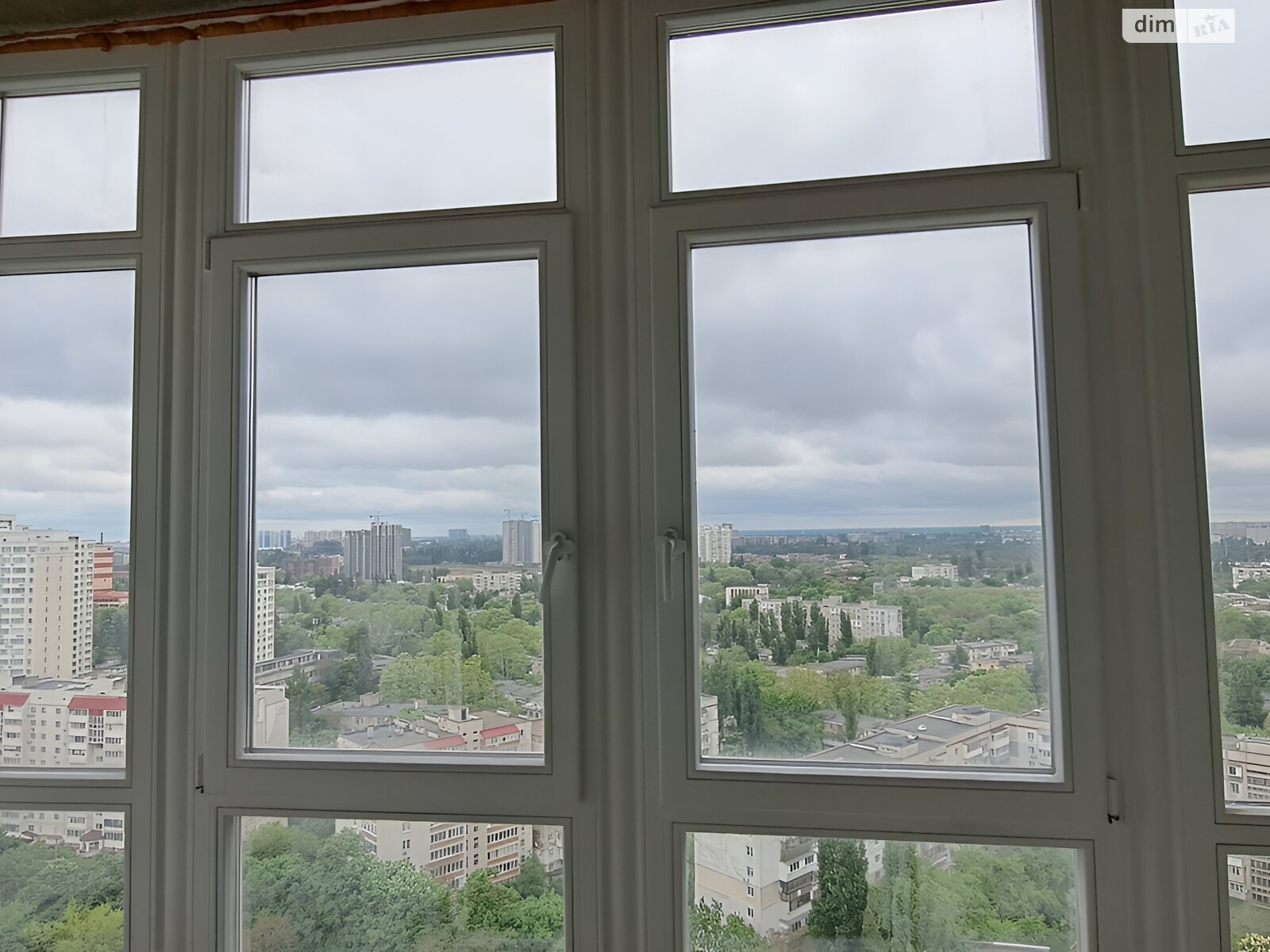 Продаж трикімнатної квартири в Одесі, на просп. Гагаріна 19, район Приморський фото 1 Продаж трикімнатної квартири в Одесі, на просп. Гагаріна 19, район Приморський фото 1