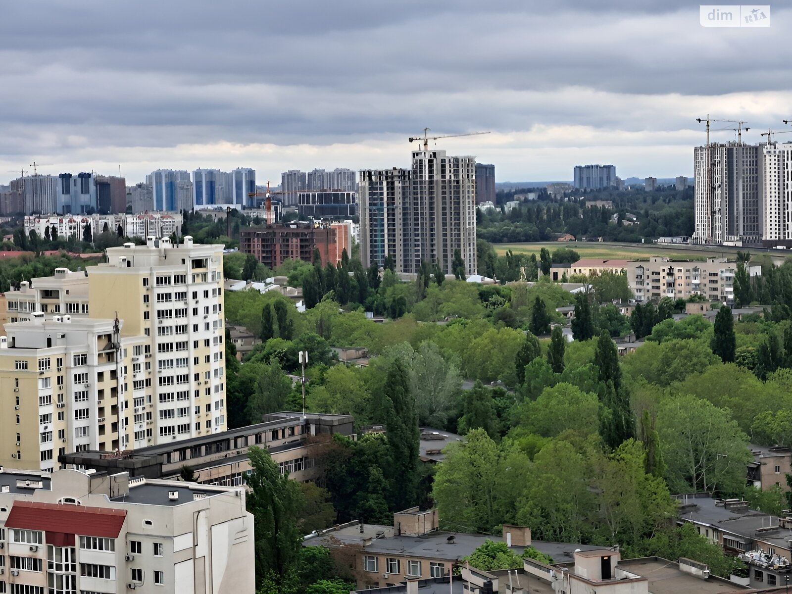 Продаж трикімнатної квартири в Одесі, на просп. Гагаріна 19, район Приморський фото 1 Продаж трикімнатної квартири в Одесі, на просп. Гагаріна 19, район Приморський фото 1