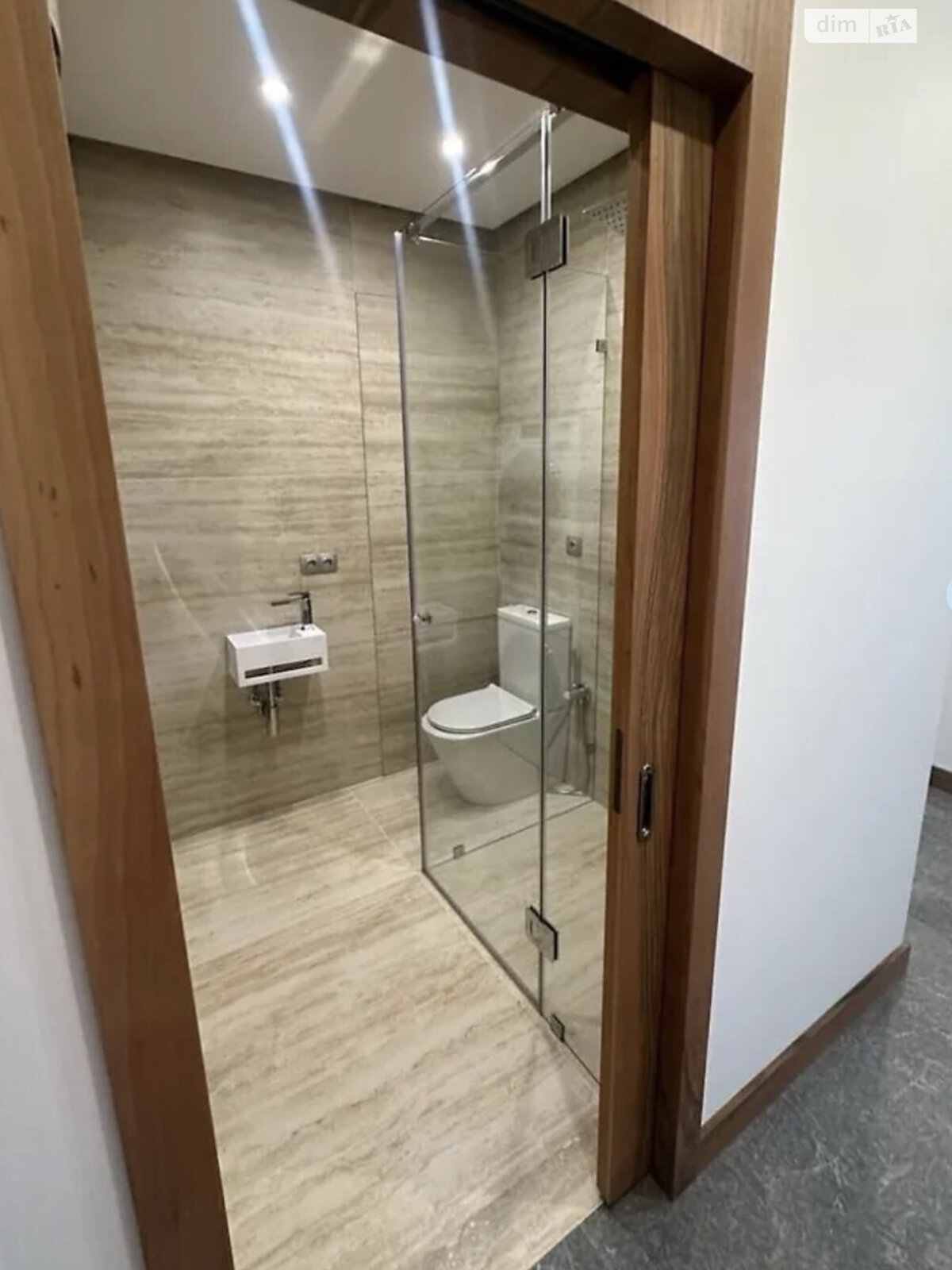 Продажа двухкомнатной квартиры в Одессе, на просп. Гагарина, район Приморский фото 1 Продажа двухкомнатной квартиры в Одессе, на просп. Гагарина, район Приморский фото 1