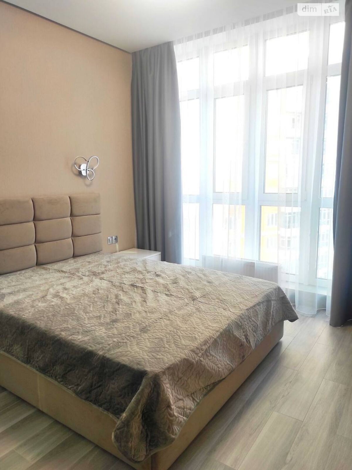 Продаж однокімнатної квартири в Одесі, на просп. Гагаріна 19 корпус 2, район Приморський фото 1 Продаж однокімнатної квартири в Одесі, на просп. Гагаріна 19 корпус 2, район Приморський фото 1