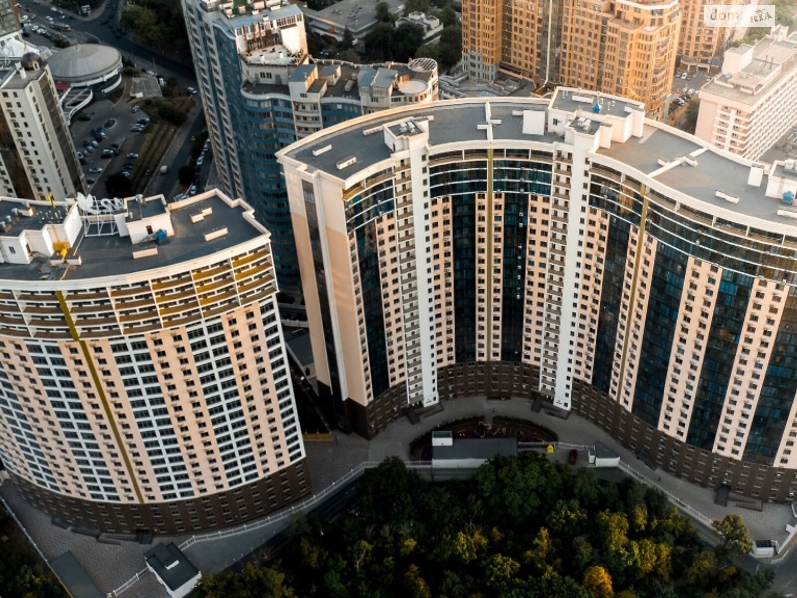 Продажа трехкомнатной квартиры в Одессе, на ул. Генуэзская 3В, район Приморский фото 1