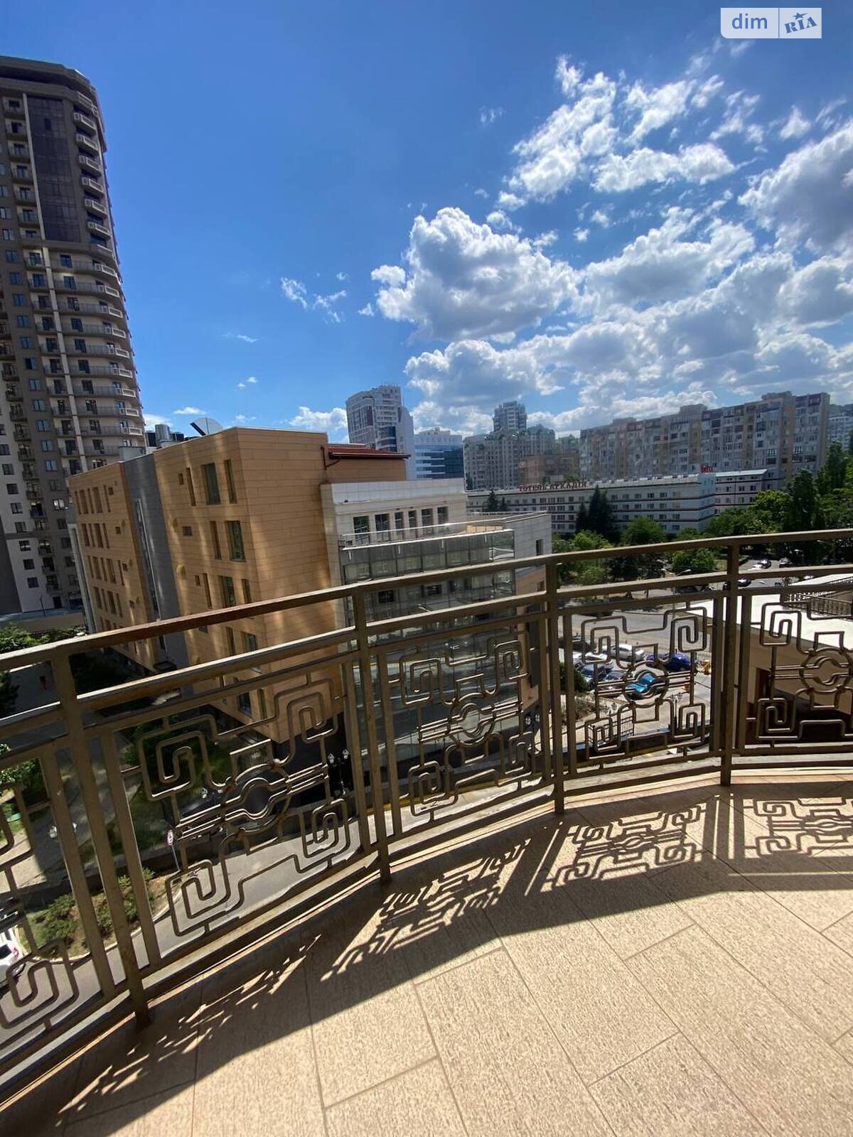 Продажа трехкомнатной квартиры в Одессе, на ул. Генуэзская 1А, район Приморский фото 1