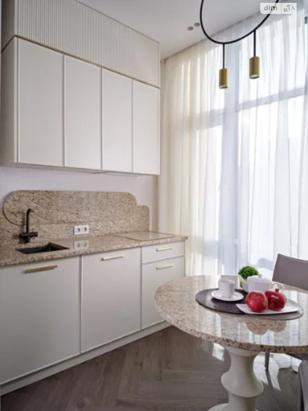 Продажа трехкомнатной квартиры в Одессе, на ул. Генуэзская, район Приморский фото 1 Продажа трехкомнатной квартиры в Одессе, на ул. Генуэзская, район Приморский фото 1