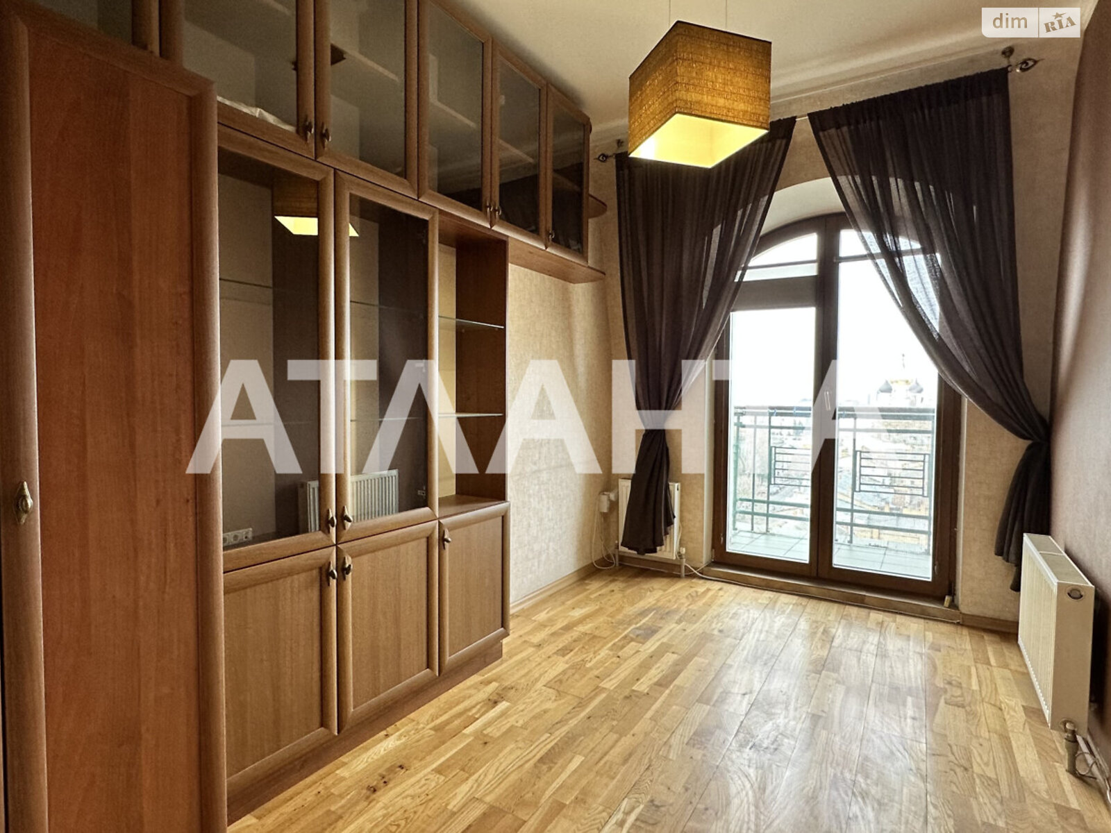 Продажа трехкомнатной квартиры в Одессе, на ул. Гимназическая, район Центр фото 1 Продажа трехкомнатной квартиры в Одессе, на ул. Гимназическая, район Центр фото 1