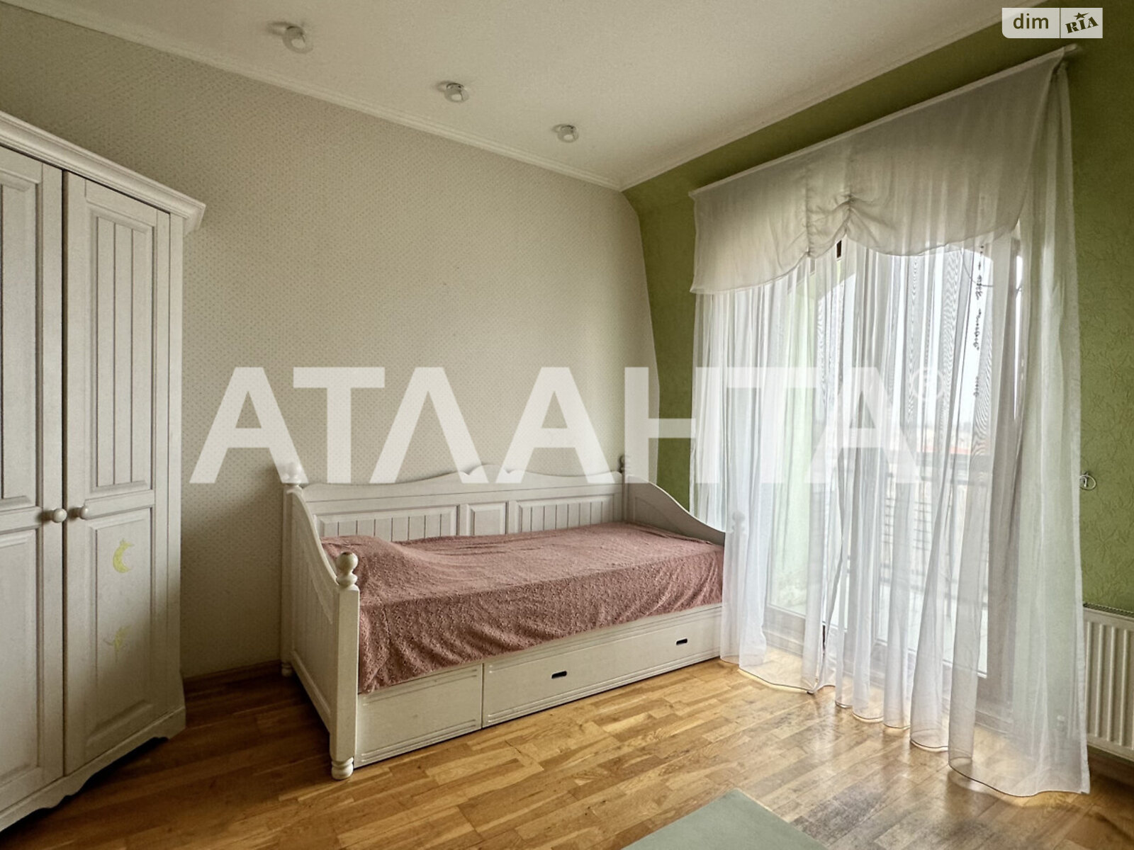 Продажа трехкомнатной квартиры в Одессе, на ул. Гимназическая, район Центр фото 1 Продажа трехкомнатной квартиры в Одессе, на ул. Гимназическая, район Центр фото 1