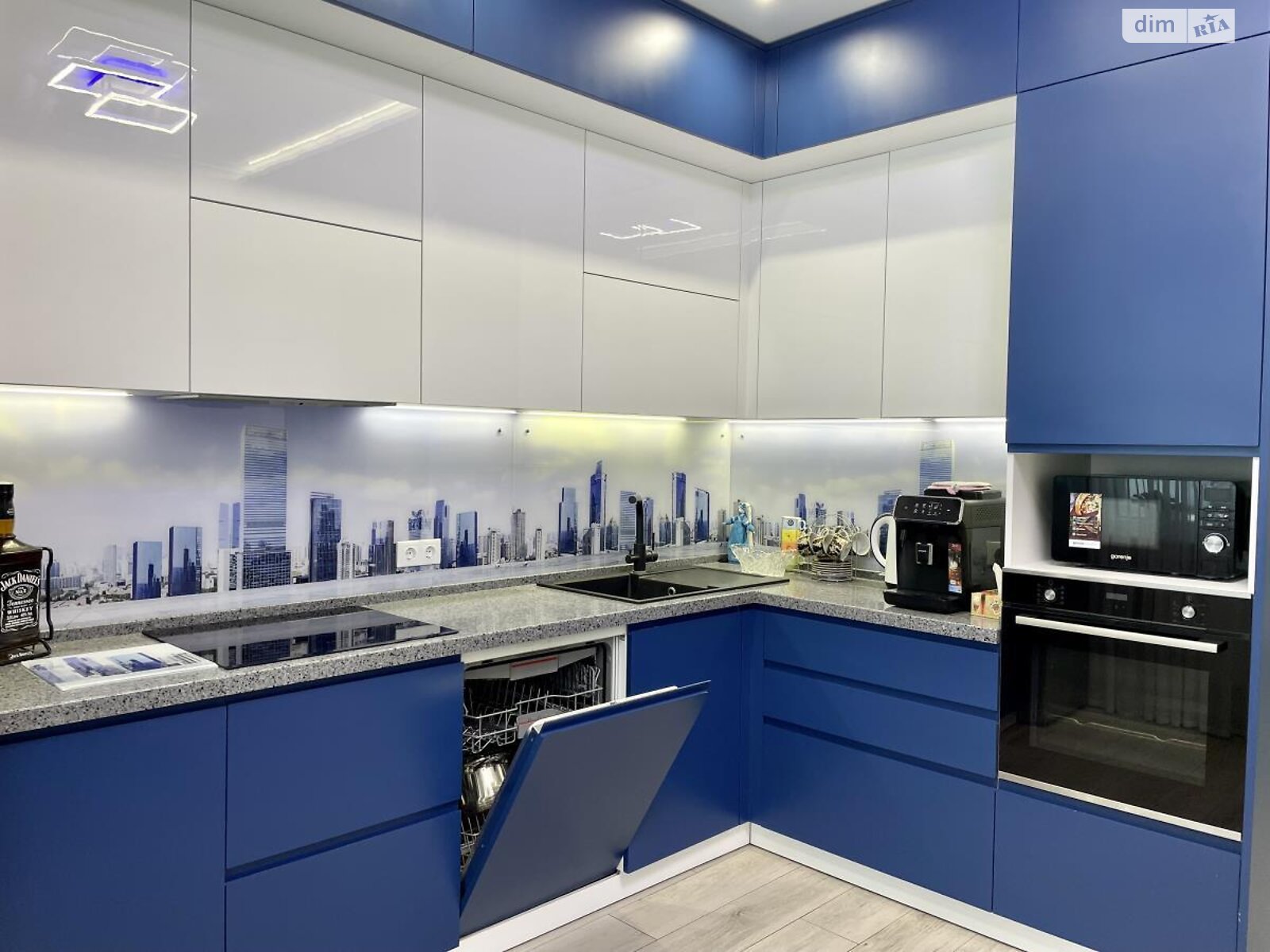 Продажа трехкомнатной квартиры в Одессе, на ул. Канатная 122А, район Приморский фото 1 Продажа трехкомнатной квартиры в Одессе, на ул. Канатная 122А, район Приморский фото 1