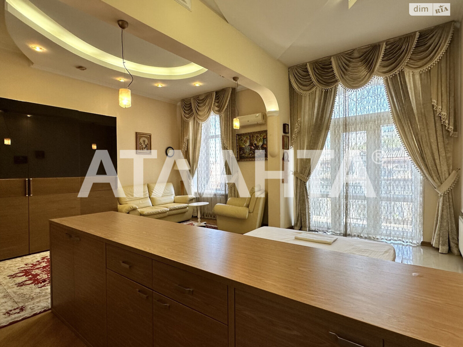 Продаж п`ятикімнатної квартири в Одесі, на вул. Катерининська, район Приморський фото 1 Продаж п`ятикімнатної квартири в Одесі, на вул. Катерининська, район Приморський фото 1