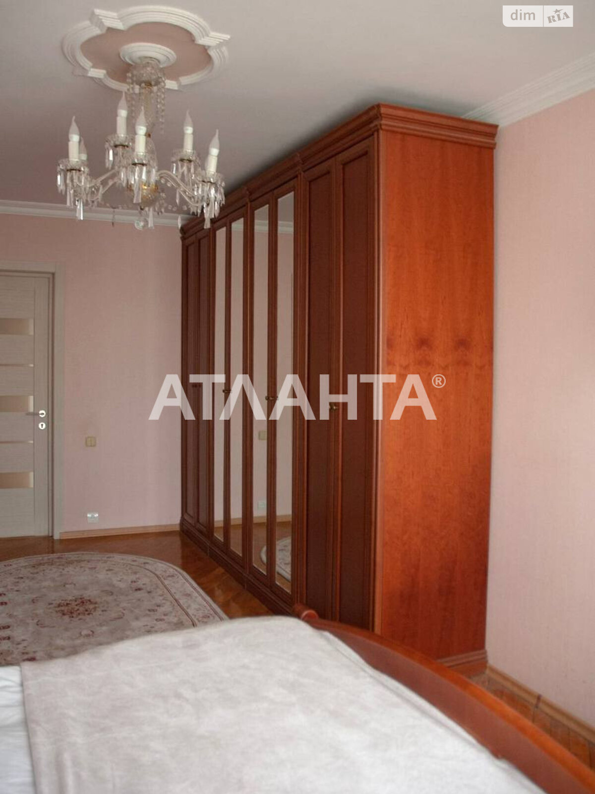 Продажа четырехкомнатной квартиры в Одессе, на пер. Клубничный, район Приморский фото 1 Продажа четырехкомнатной квартиры в Одессе, на пер. Клубничный, район Приморский фото 1