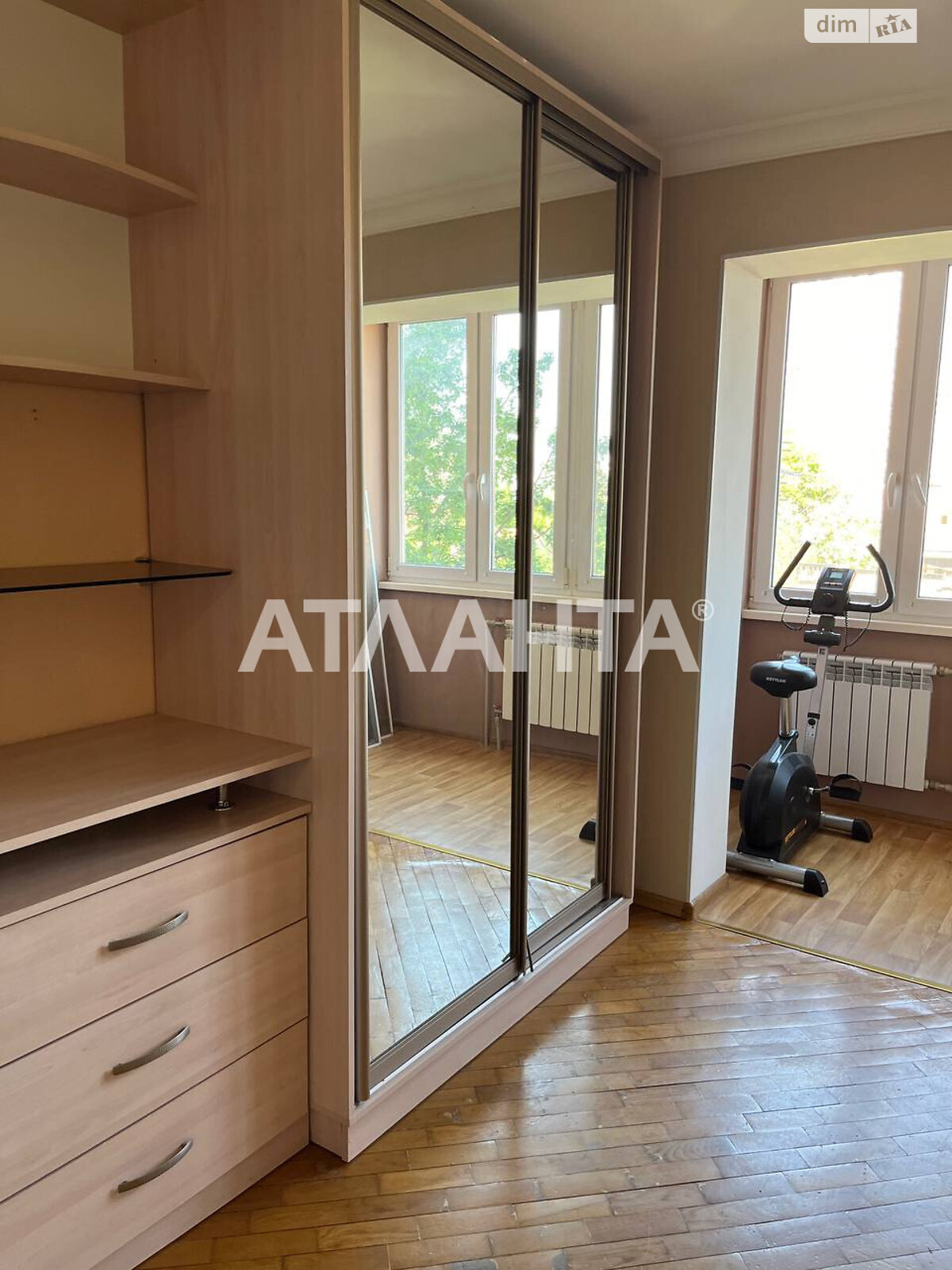 Продажа четырехкомнатной квартиры в Одессе, на пер. Клубничный, район Приморский фото 1 Продажа четырехкомнатной квартиры в Одессе, на пер. Клубничный, район Приморский фото 1
