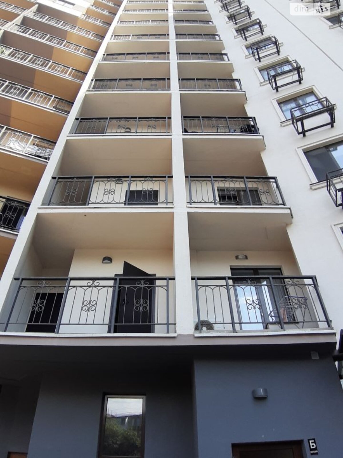 Продажа однокомнатной квартиры в Одессе, на пер. Клубничный 22А, район Приморский фото 1 Продажа однокомнатной квартиры в Одессе, на пер. Клубничный 22А, район Приморский фото 1