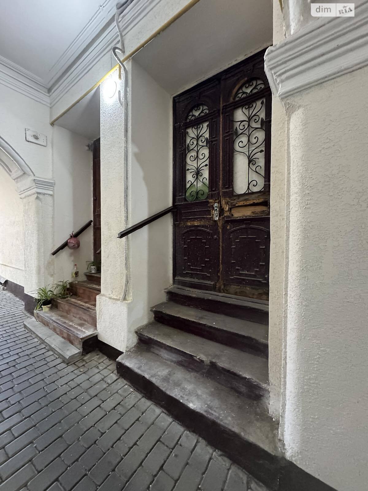 Продаж трикімнатної квартири в Одесі, на вул. Коблевська, район Приморський фото 1 Продаж трикімнатної квартири в Одесі, на вул. Коблевська, район Приморський фото 1