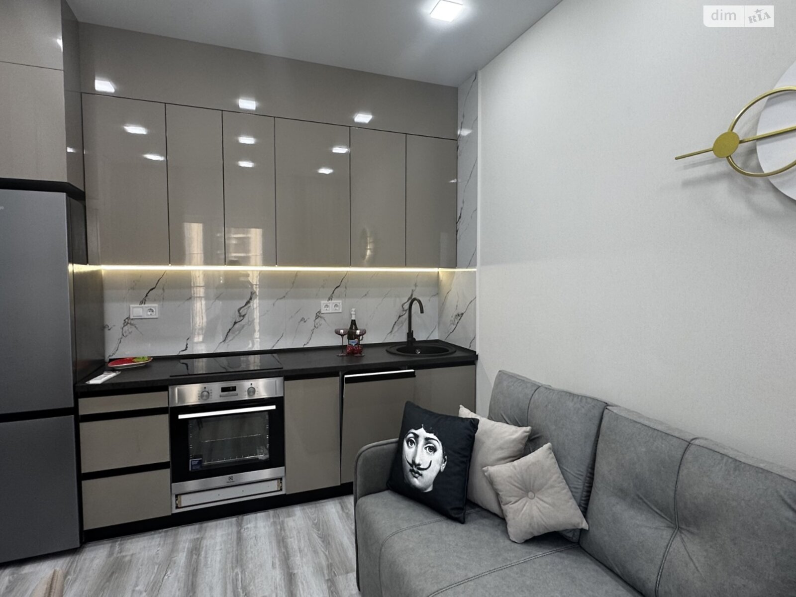 Продажа однокомнатной квартиры в Одессе, на ул. Краснова 1Г, район Приморский фото 1 Продажа однокомнатной квартиры в Одессе, на ул. Краснова 1Г, район Приморский фото 1