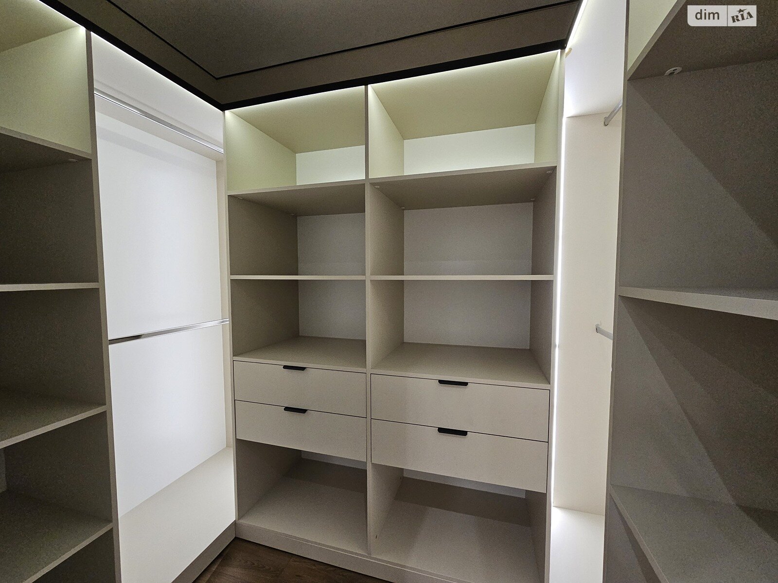 Продаж двокімнатної квартири в Одесі, на вул. Краснова, район Приморський фото 1 Продаж двокімнатної квартири в Одесі, на вул. Краснова, район Приморський фото 1