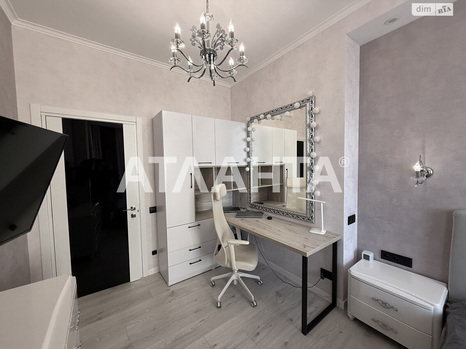 Продажа трехкомнатной квартиры в Одессе, на ул. Армейская 8Б, район Приморский фото 1 Продажа трехкомнатной квартиры в Одессе, на ул. Армейская 8Б, район Приморский фото 1