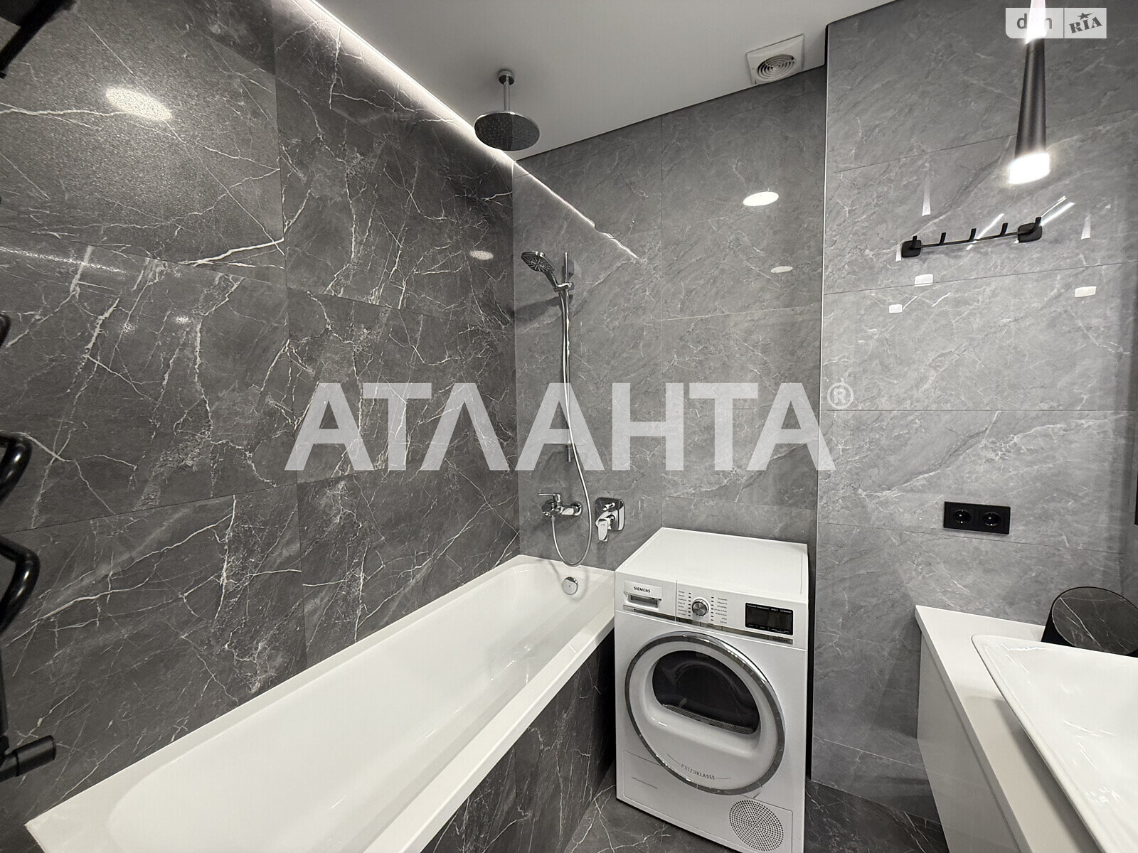 Продажа трехкомнатной квартиры в Одессе, на ул. Армейская 8Б, район Приморский фото 1 Продажа трехкомнатной квартиры в Одессе, на ул. Армейская 8Б, район Приморский фото 1
