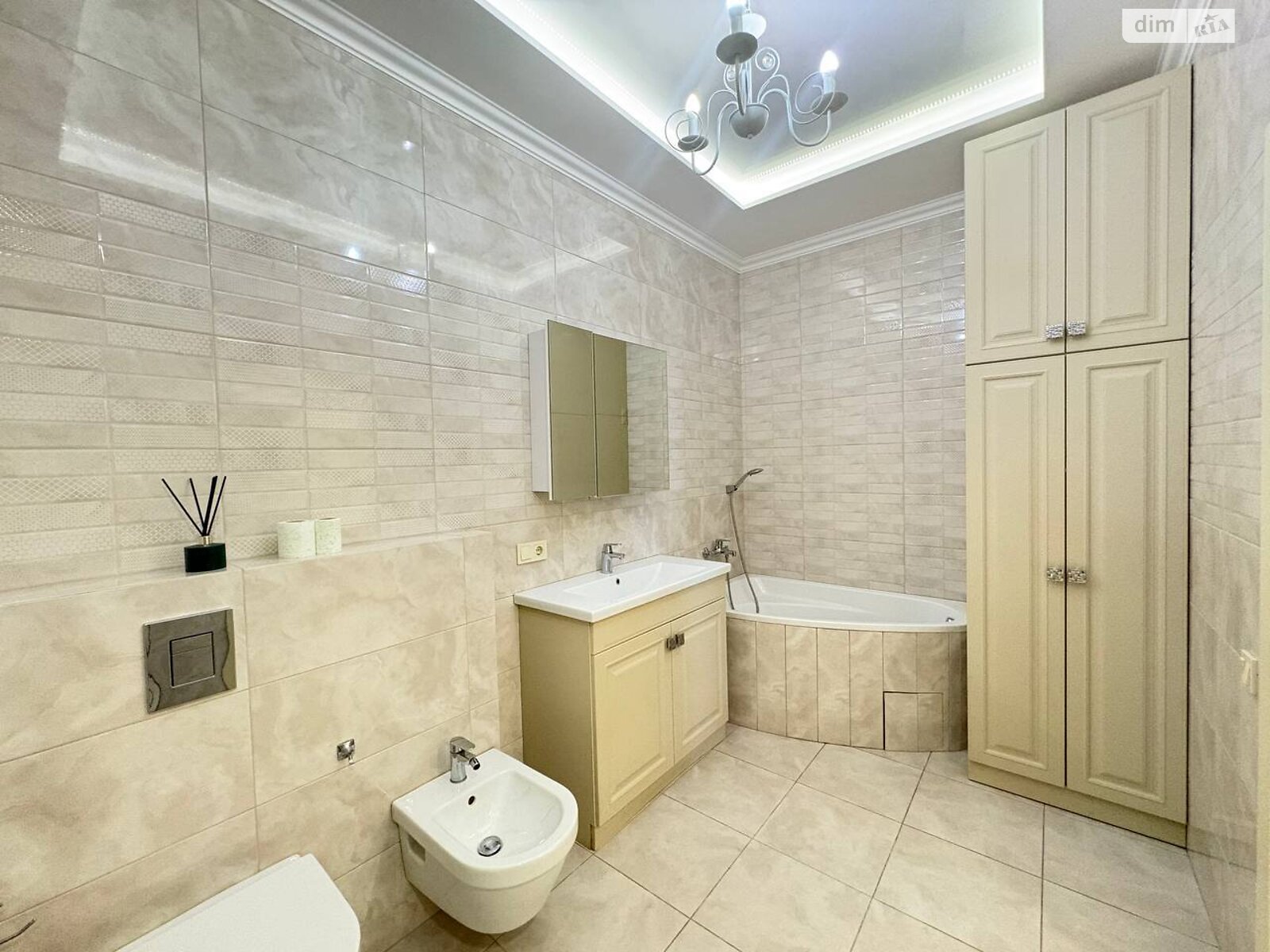Продажа трехкомнатной квартиры в Одессе, на ул. Леонтовича 16, район Приморский фото 1 Продажа трехкомнатной квартиры в Одессе, на ул. Леонтовича 16, район Приморский фото 1