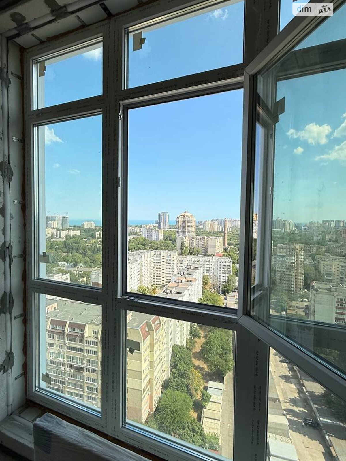 Продажа трехкомнатной квартиры в Одессе, на просп. Леси Украинки, район Приморский фото 1 Продажа трехкомнатной квартиры в Одессе, на просп. Леси Украинки, район Приморский фото 1