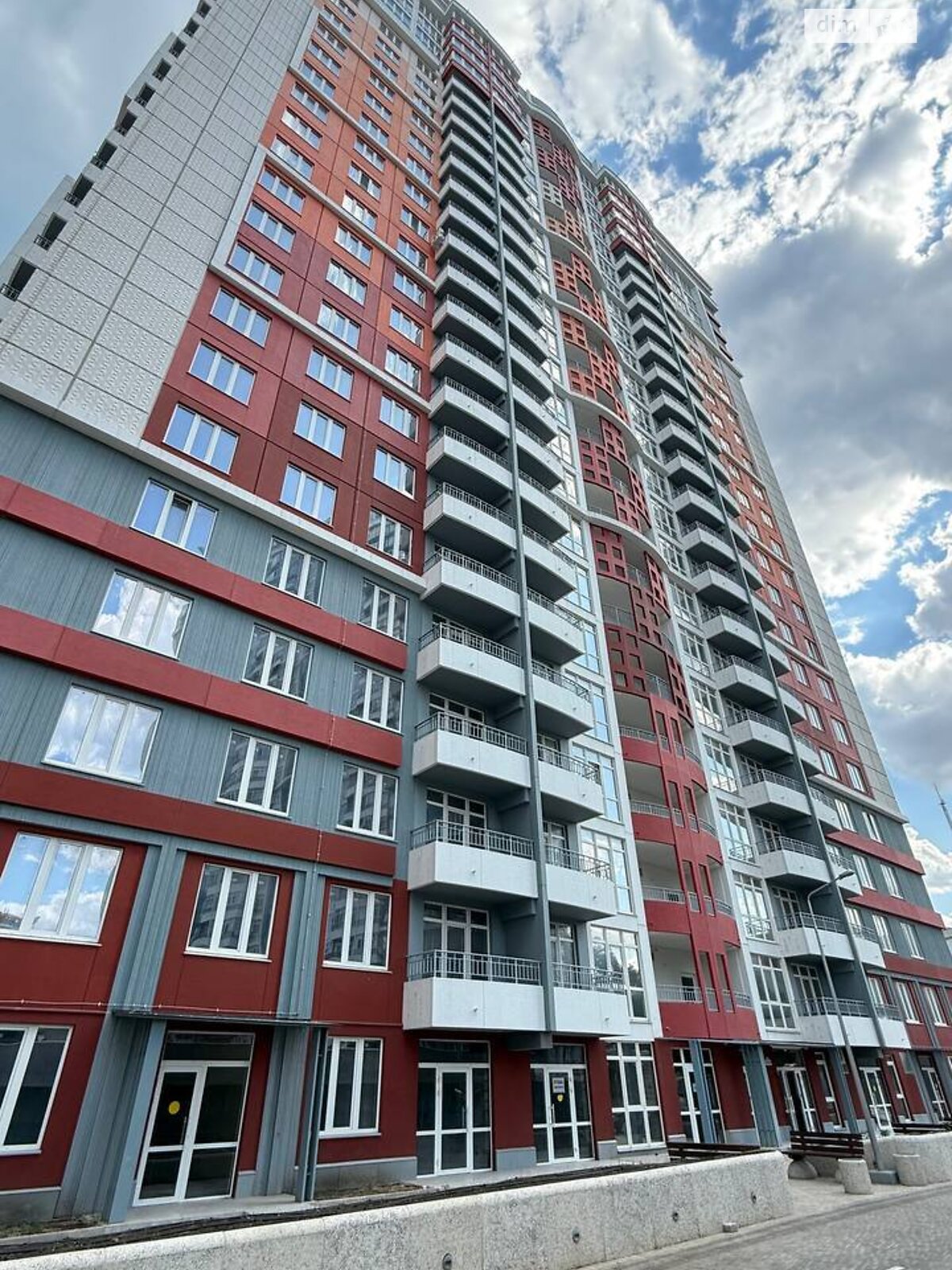 Продажа трехкомнатной квартиры в Одессе, на просп. Леси Украинки, район Приморский фото 1 Продажа трехкомнатной квартиры в Одессе, на просп. Леси Украинки, район Приморский фото 1