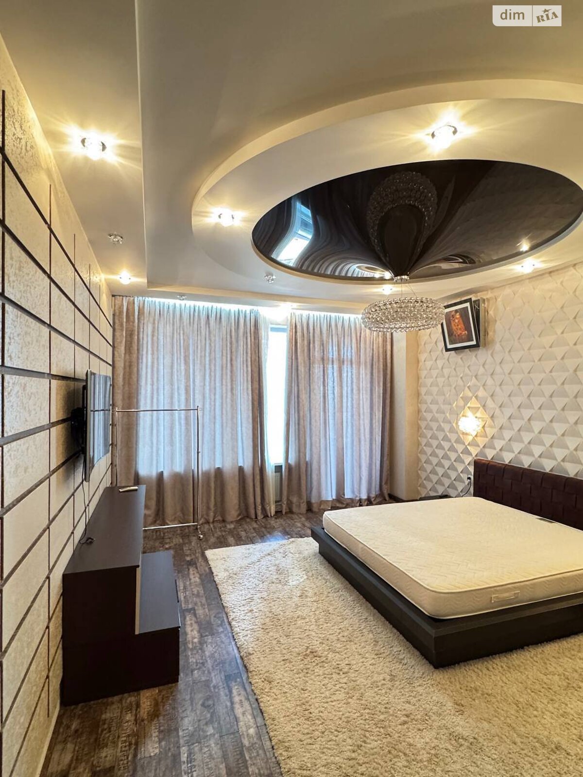 Продаж трикімнатної квартири в Одесі, на вул. Літературна 1А, район Приморський фото 1 Продаж трикімнатної квартири в Одесі, на вул. Літературна 1А, район Приморський фото 1