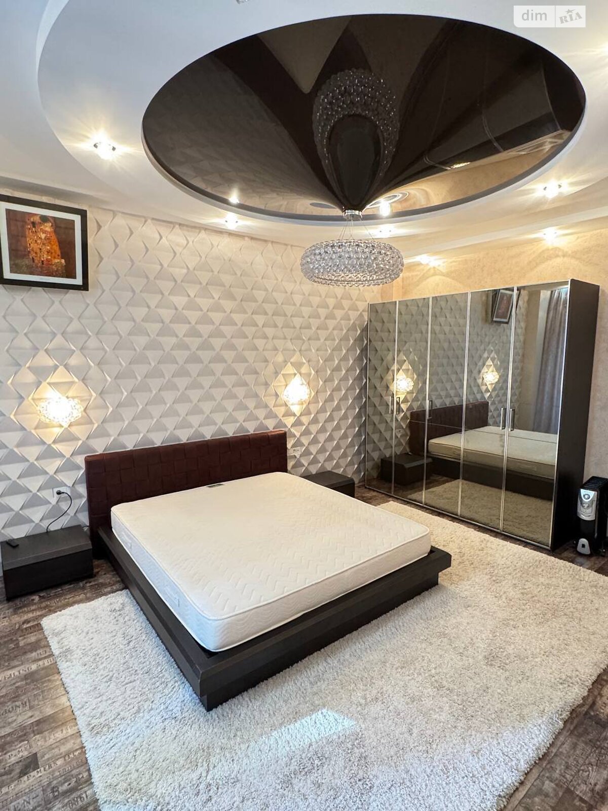 Продаж трикімнатної квартири в Одесі, на вул. Літературна 1А, район Приморський фото 1 Продаж трикімнатної квартири в Одесі, на вул. Літературна 1А, район Приморський фото 1