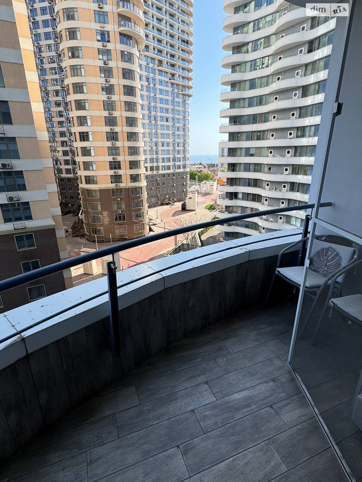 Продаж трикімнатної квартири в Одесі, на вул. Літературна 1А, район Приморський фото 1 Продаж трикімнатної квартири в Одесі, на вул. Літературна 1А, район Приморський фото 1