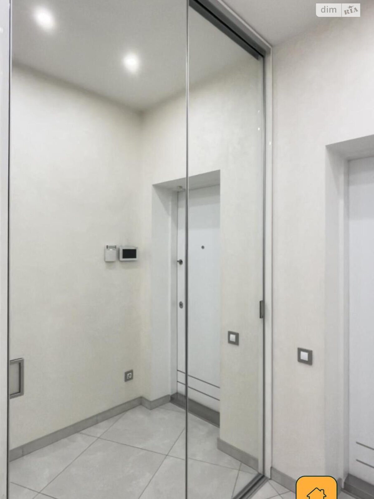 Продажа трехкомнатной квартиры в Одессе, на ул. Литературная 1А, район Приморский фото 1 Продажа трехкомнатной квартиры в Одессе, на ул. Литературная 1А, район Приморский фото 1