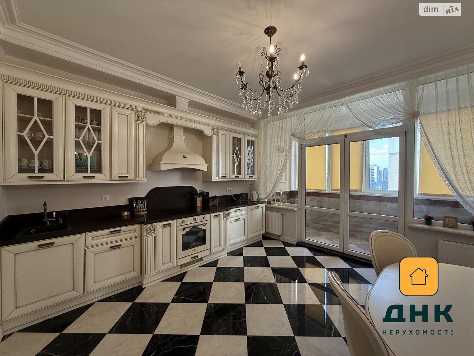 Продажа трехкомнатной квартиры в Одессе, на ул. Литературная 12, район Приморский фото 1 Продажа трехкомнатной квартиры в Одессе, на ул. Литературная 12, район Приморский фото 1