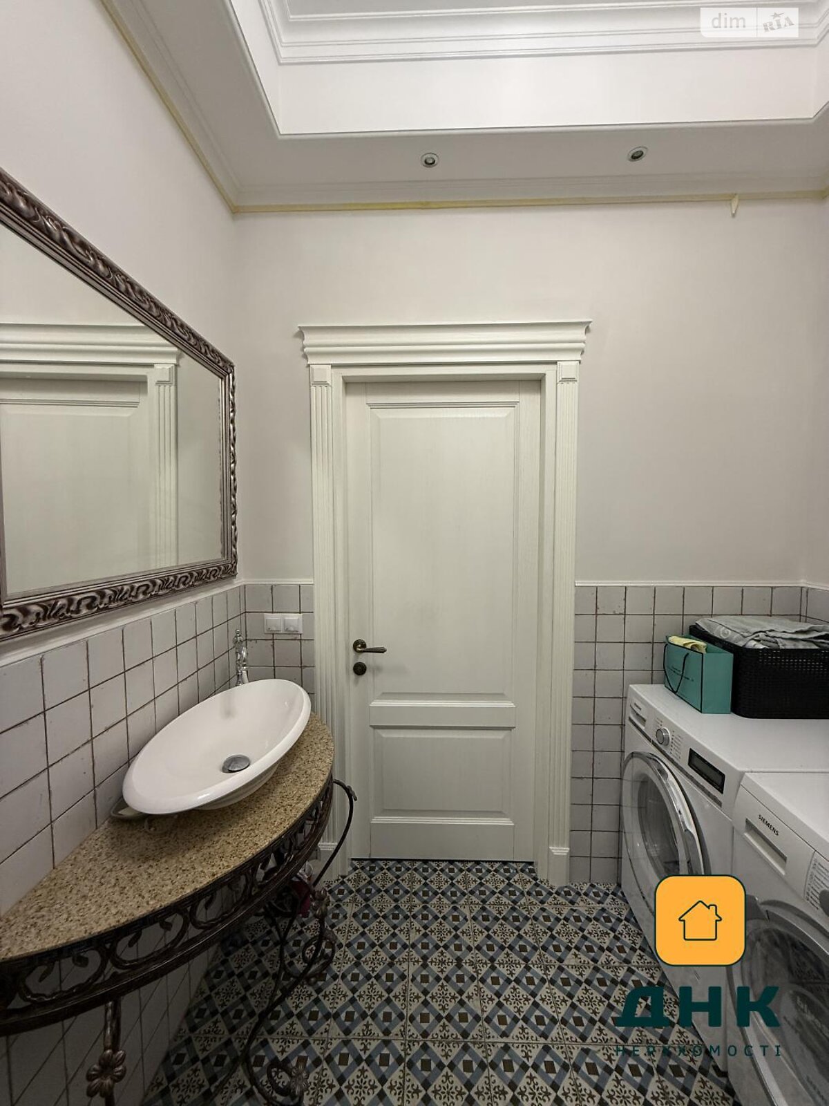 Продажа трехкомнатной квартиры в Одессе, на ул. Литературная 12, район Приморский фото 1 Продажа трехкомнатной квартиры в Одессе, на ул. Литературная 12, район Приморский фото 1