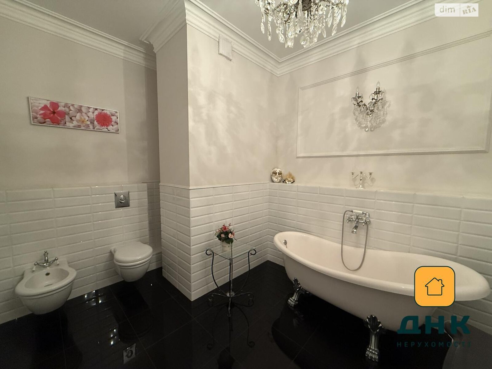 Продажа трехкомнатной квартиры в Одессе, на ул. Литературная 12, район Приморский фото 1 Продажа трехкомнатной квартиры в Одессе, на ул. Литературная 12, район Приморский фото 1