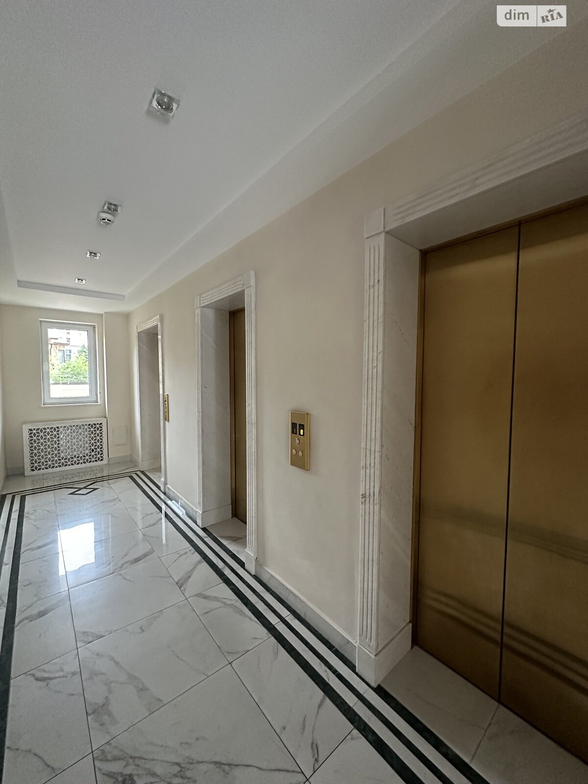 Продажа однокомнатной квартиры в Одессе, на ул. Литературная 8, район Приморский фото 1 Продажа однокомнатной квартиры в Одессе, на ул. Литературная 8, район Приморский фото 1