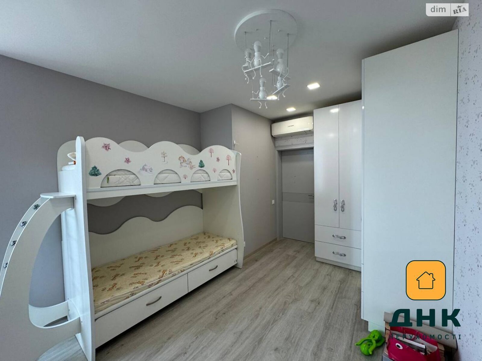 Продаж двокімнатної квартири в Одесі, на вул. Літературна 8, район Приморський фото 1