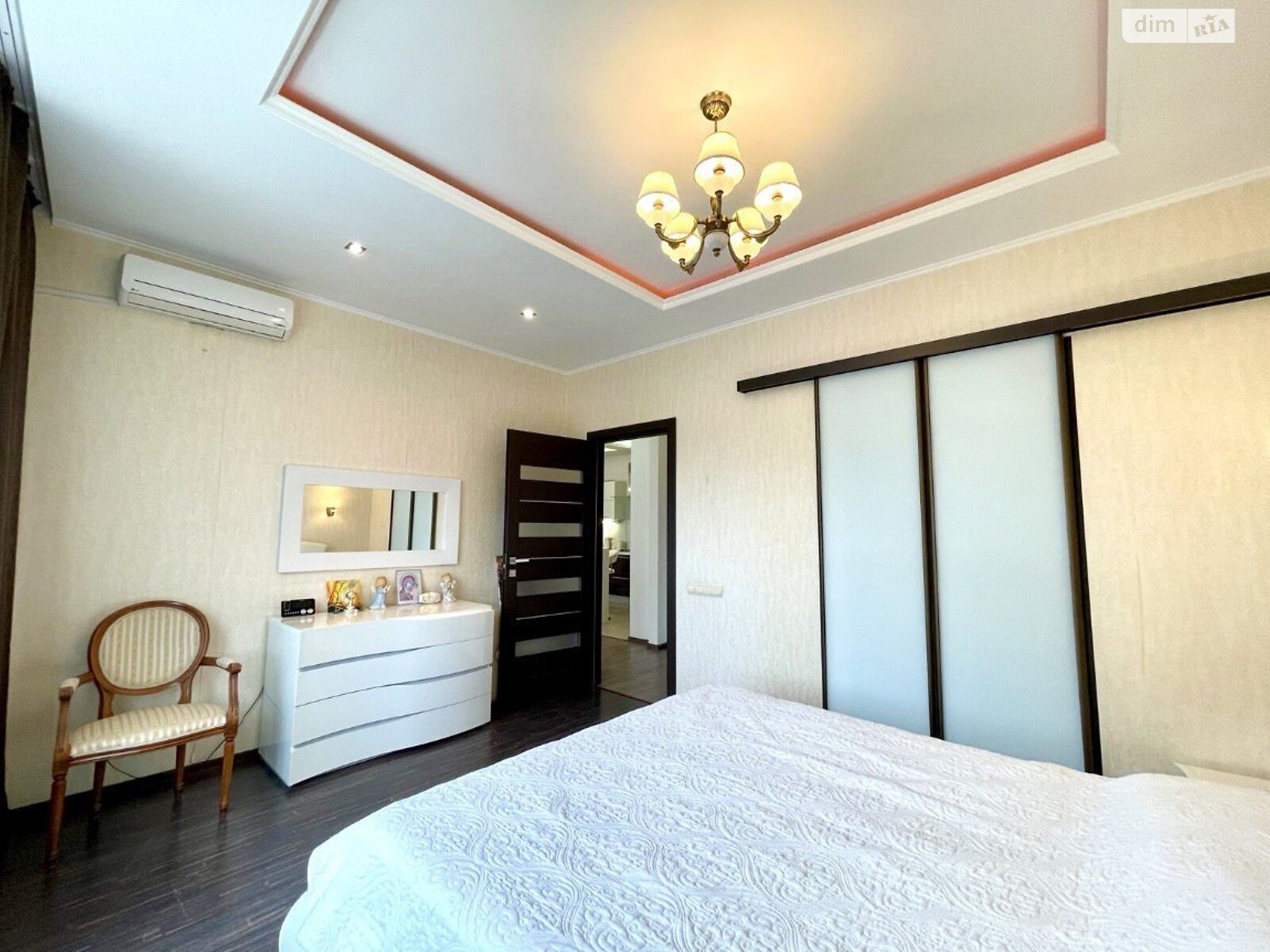 Продажа двухкомнатной квартиры в Одессе, на ул. Литературная 1А, район Приморский фото 1 Продажа двухкомнатной квартиры в Одессе, на ул. Литературная 1А, район Приморский фото 1